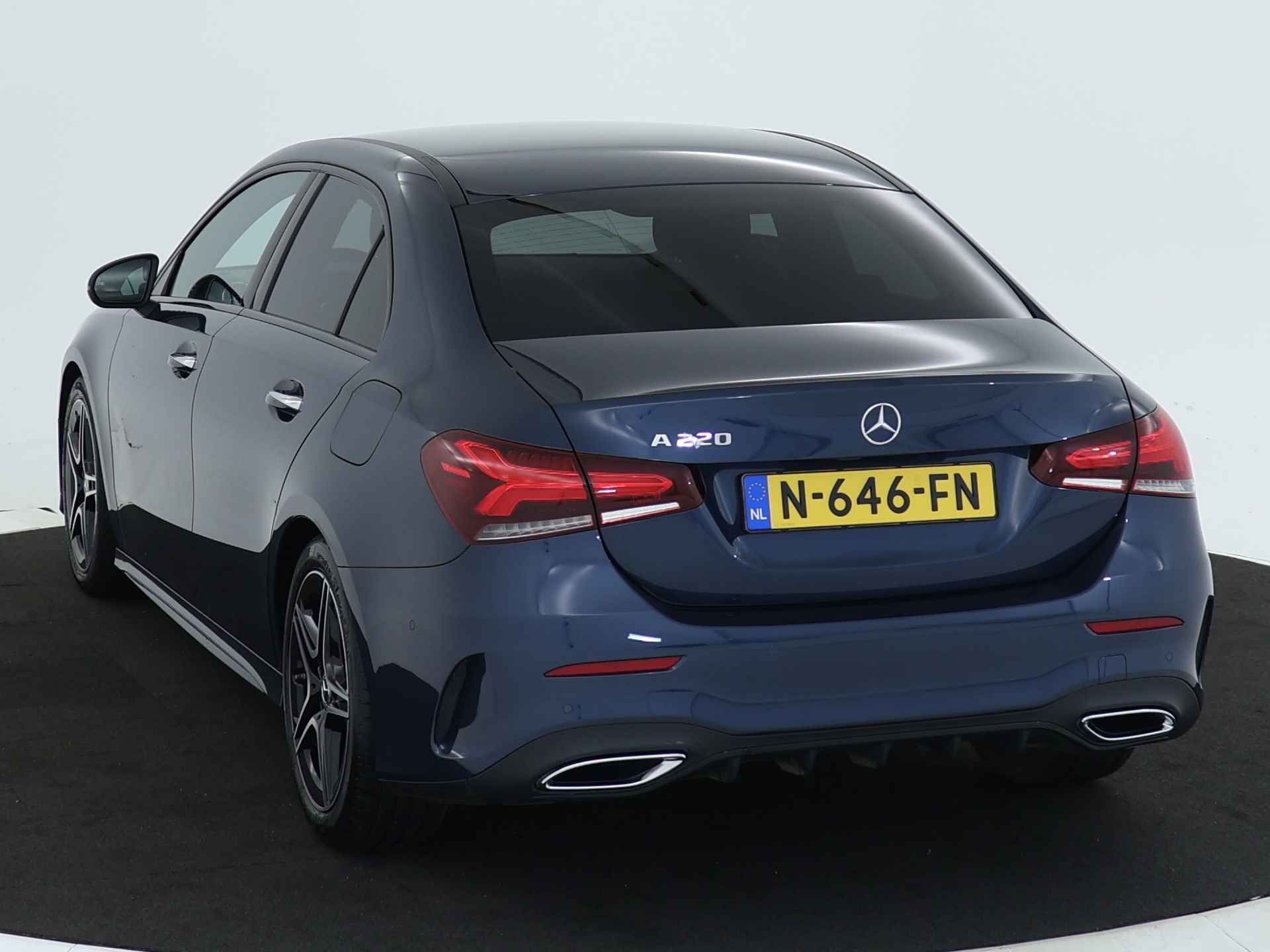 Mercedes-Benz A-Klasse 220 Premium | 5 spaaks lichtmetalen velgen AMG | MBUX wide screen | Naviagtie | Parking support | Inclusief 24 maanden MB Certified garantie voor Europa. - 17/43