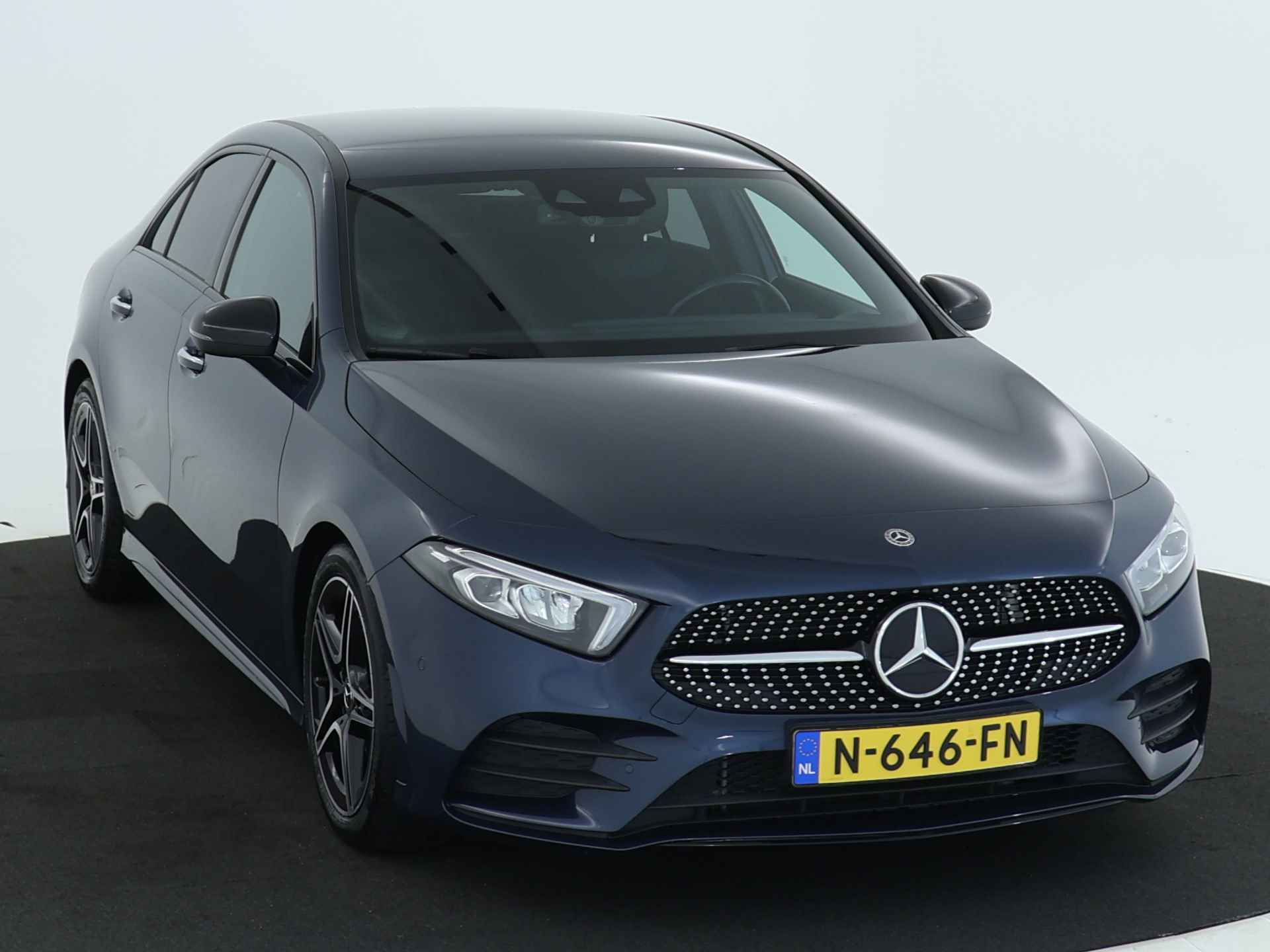 Mercedes-Benz A-Klasse 220 Premium | 5 spaaks lichtmetalen velgen AMG | MBUX wide screen | Naviagtie | Parking support | Inclusief 24 maanden MB Certified garantie voor Europa. - 28/43