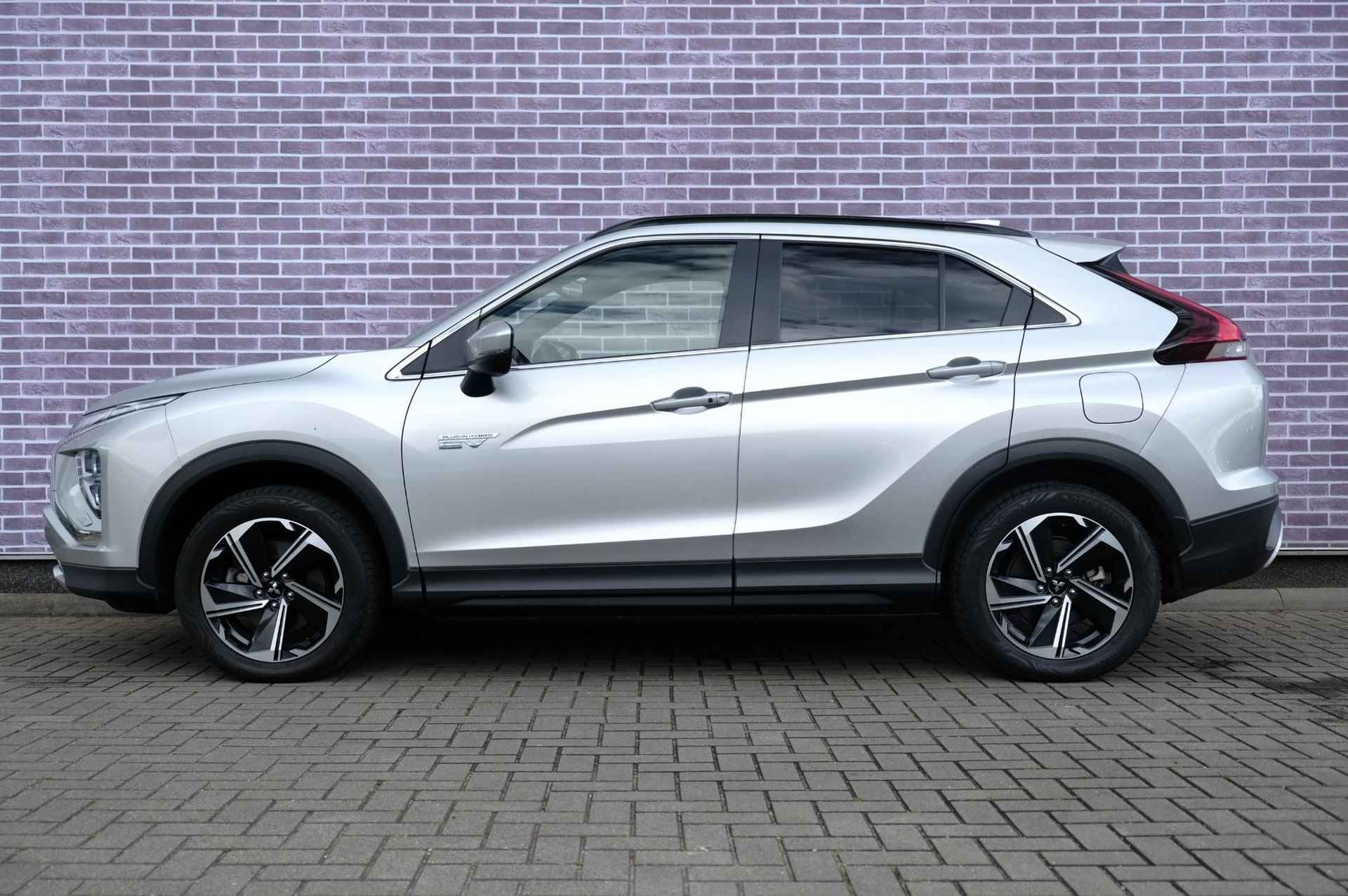 Mitsubishi Eclipse Cross 2.4 PHEV Intense+ | Trekhaak | Navi | Leder | Cruise/Climate Control | Stoelverwarming | Camera | Parkeer Sensoren | Apple Carplay/Android Auto | Lichtmetalen Velgen - 4/31