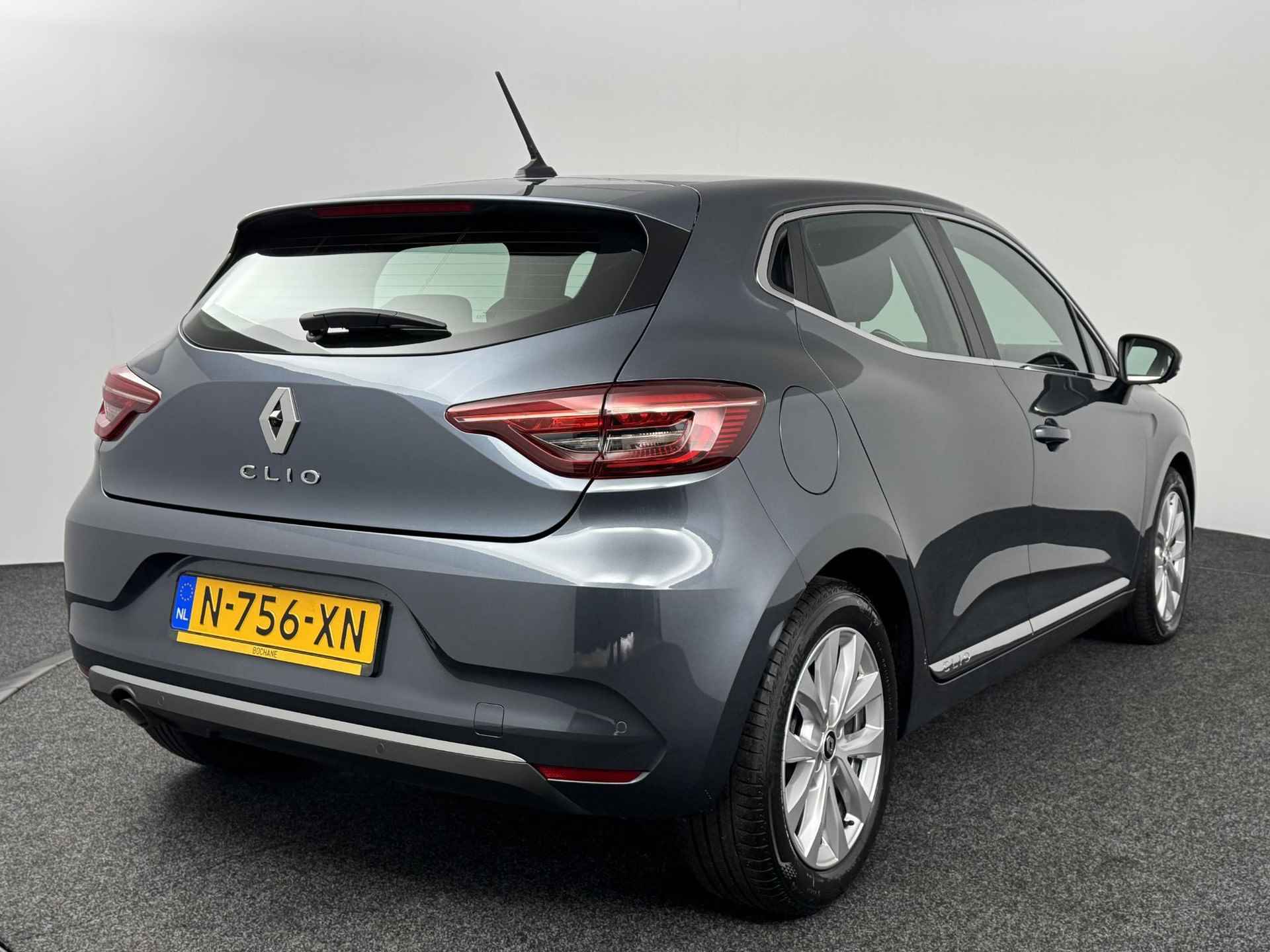 Renault Clio 1.0 TCe 90 Intens | Armsteun | Navigatie | 360° camera | Climate Control | Cruise Control - 3/45