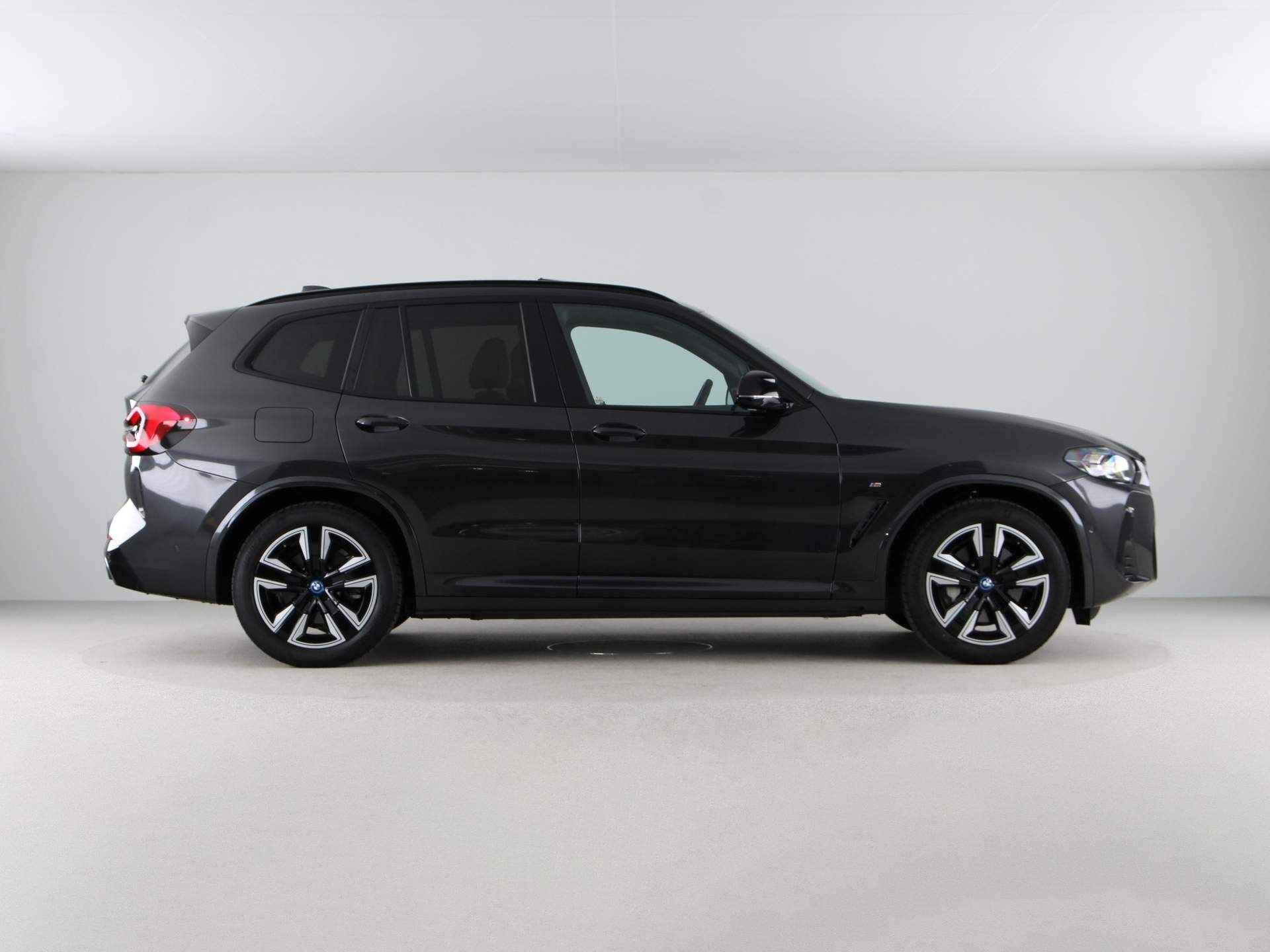 BMW iX3 Executive M Sport Shadow Line 80 kWh - 9/26