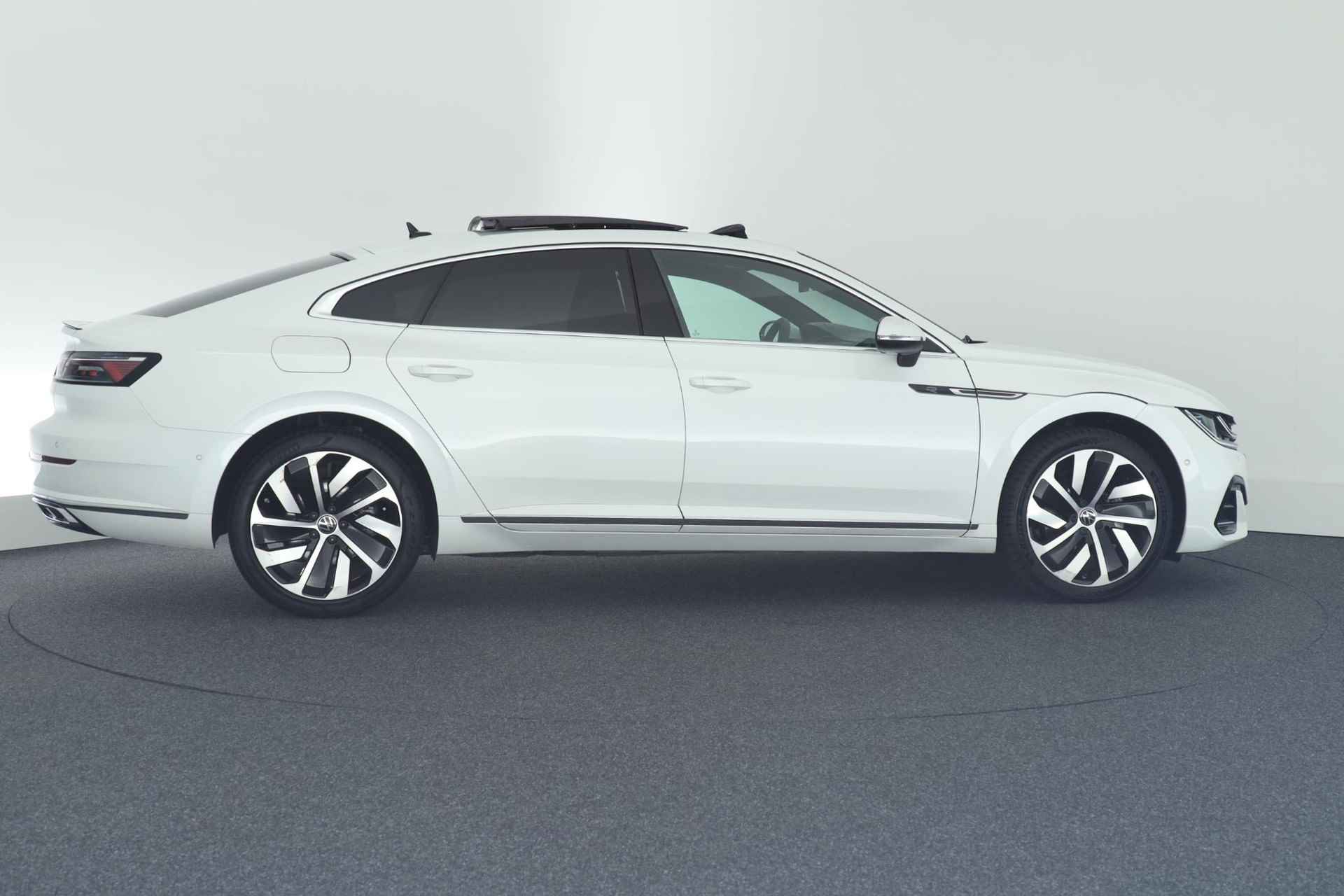 Volkswagen Arteon 1.4 TSI 218pk eHybrid R-Line Business+ Head-Up Memory Camera Leder Panoramadak Navigatie - 12/57