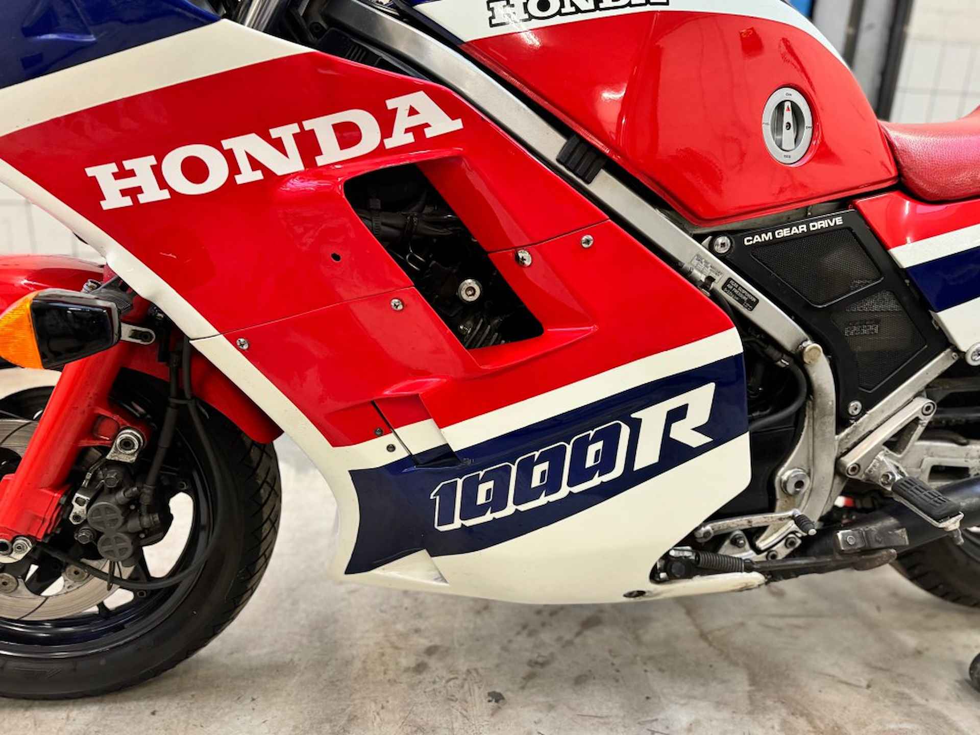 HONDA Vf 1000 R Collectors Item - 3/18