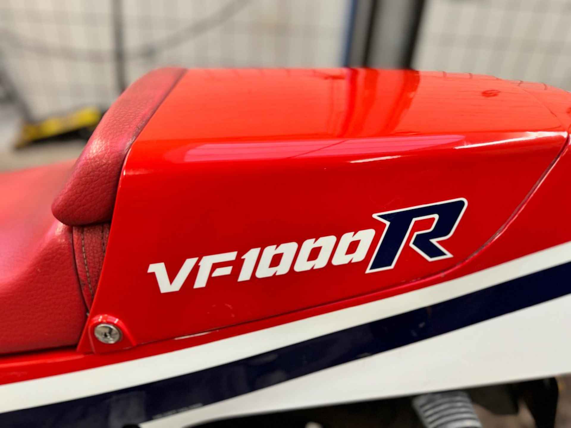 HONDA Vf 1000 R Collectors Item - 6/18