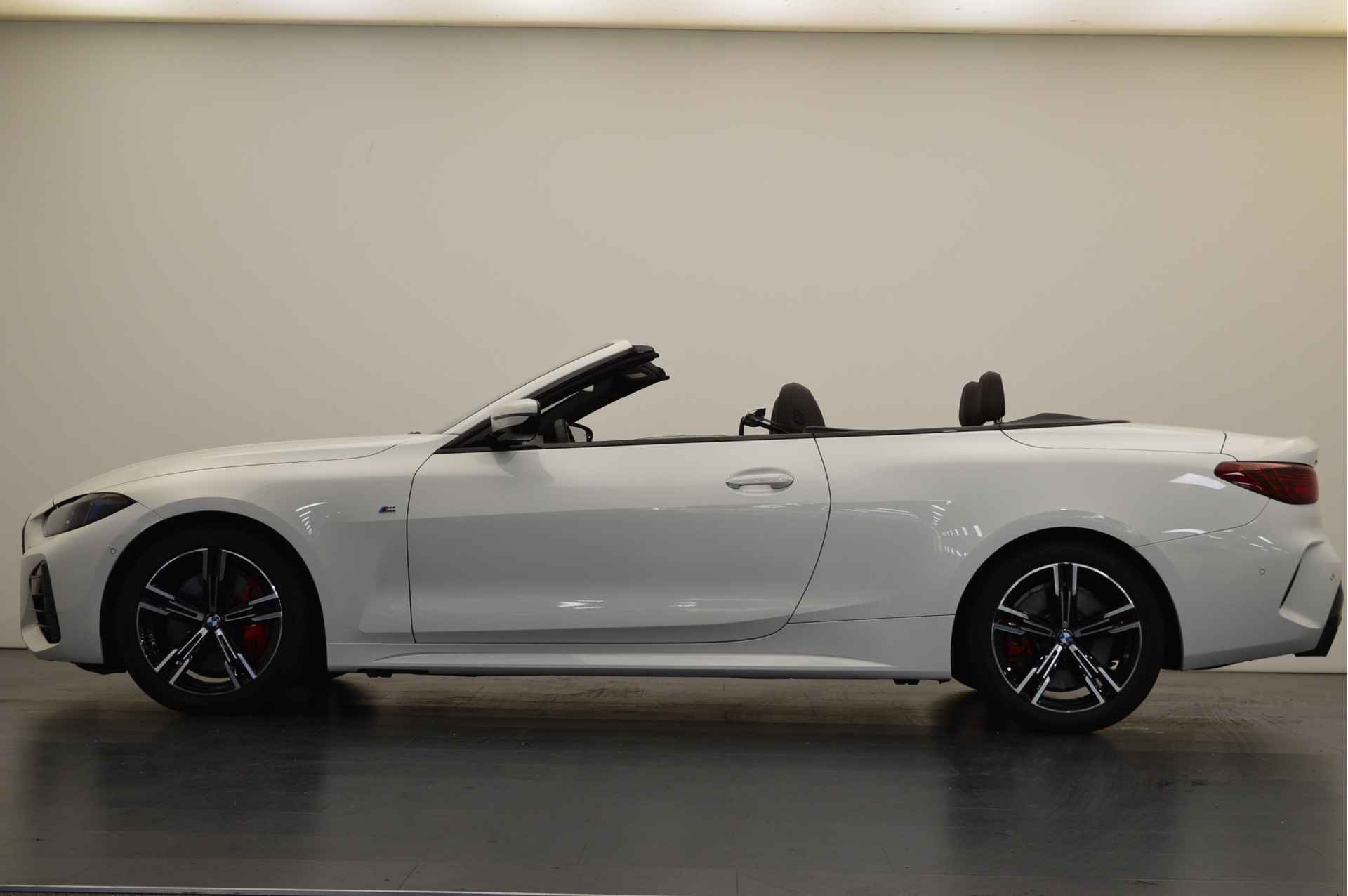 BMW 4 Serie Cabrio 430i xDrive High Executive M Sport Automaat / Adaptieve LED / Parking Assistant Plus / Comfort Access / Stoelverwarming / Live Cockpit Professional - 4/24