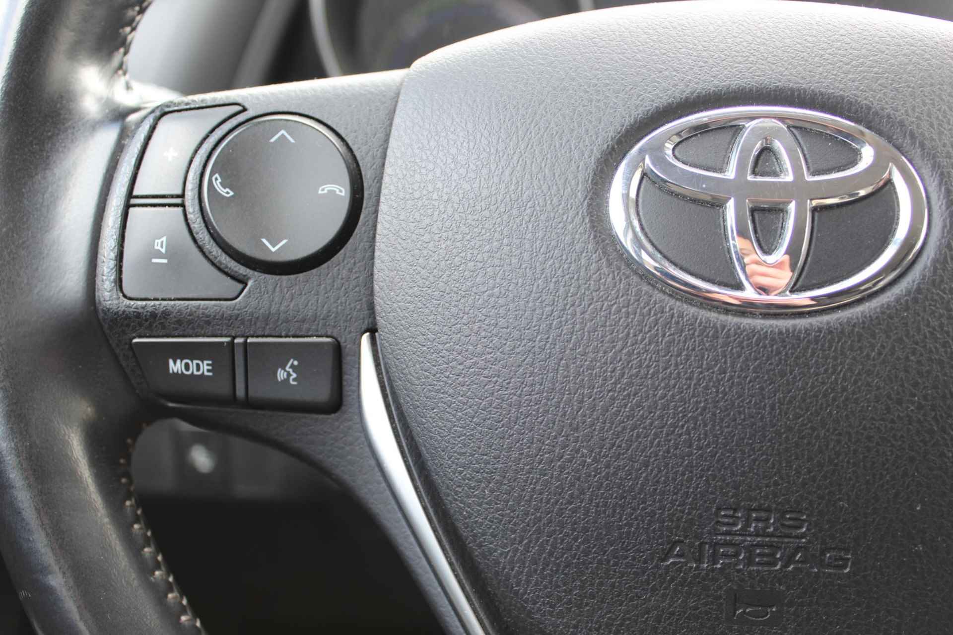 Toyota Auris Touring Sports 1.8 HYBRID EXECUTIVE NAVI KEYLESS CAMERA DAB CRUISE PRIVACY GLASS CLIMA - 8/31