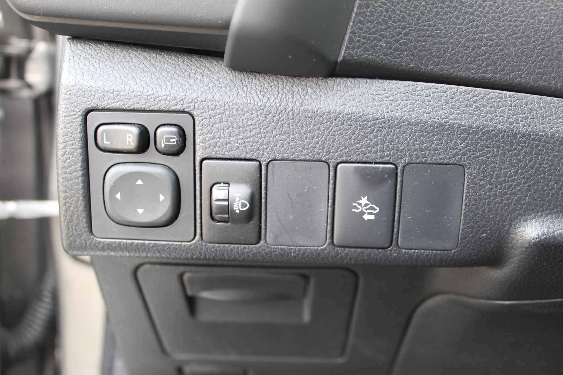 Toyota Auris Touring Sports 1.8 HYBRID EXECUTIVE NAVI KEYLESS CAMERA DAB CRUISE PRIVACY GLASS CLIMA - 13/31