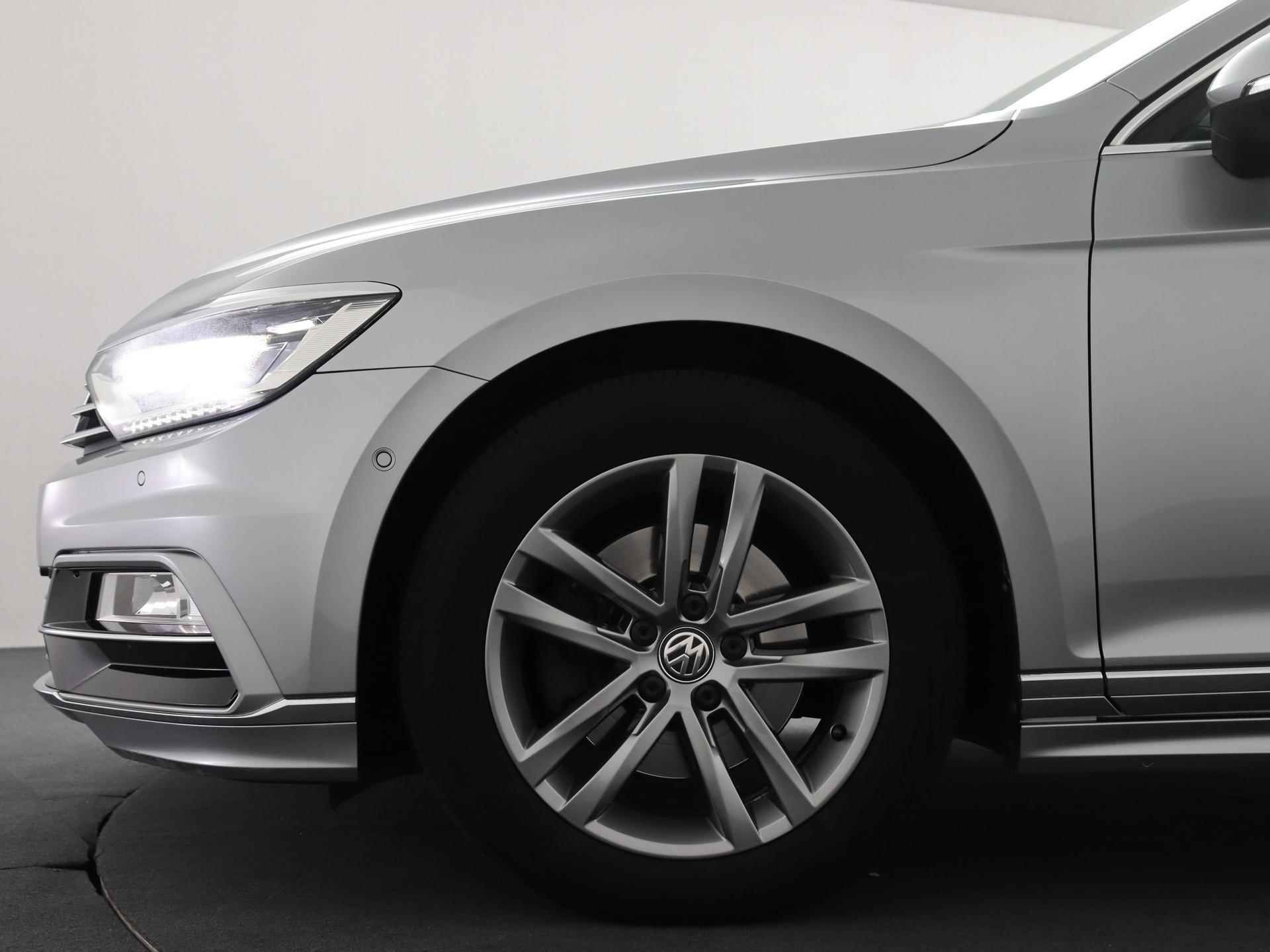 Volkswagen Passat Variant 1.4 TSI Highline Business R Automaat DSG | ACC | Trekhaak | Navigatie - 13/36