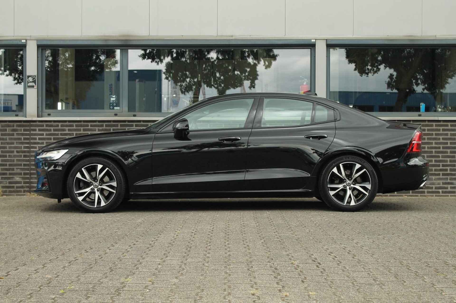 VOLVO S60 2.0 B4 R-Design - Pilot assist - Stoelverwarming - Trekhaak - 6/52