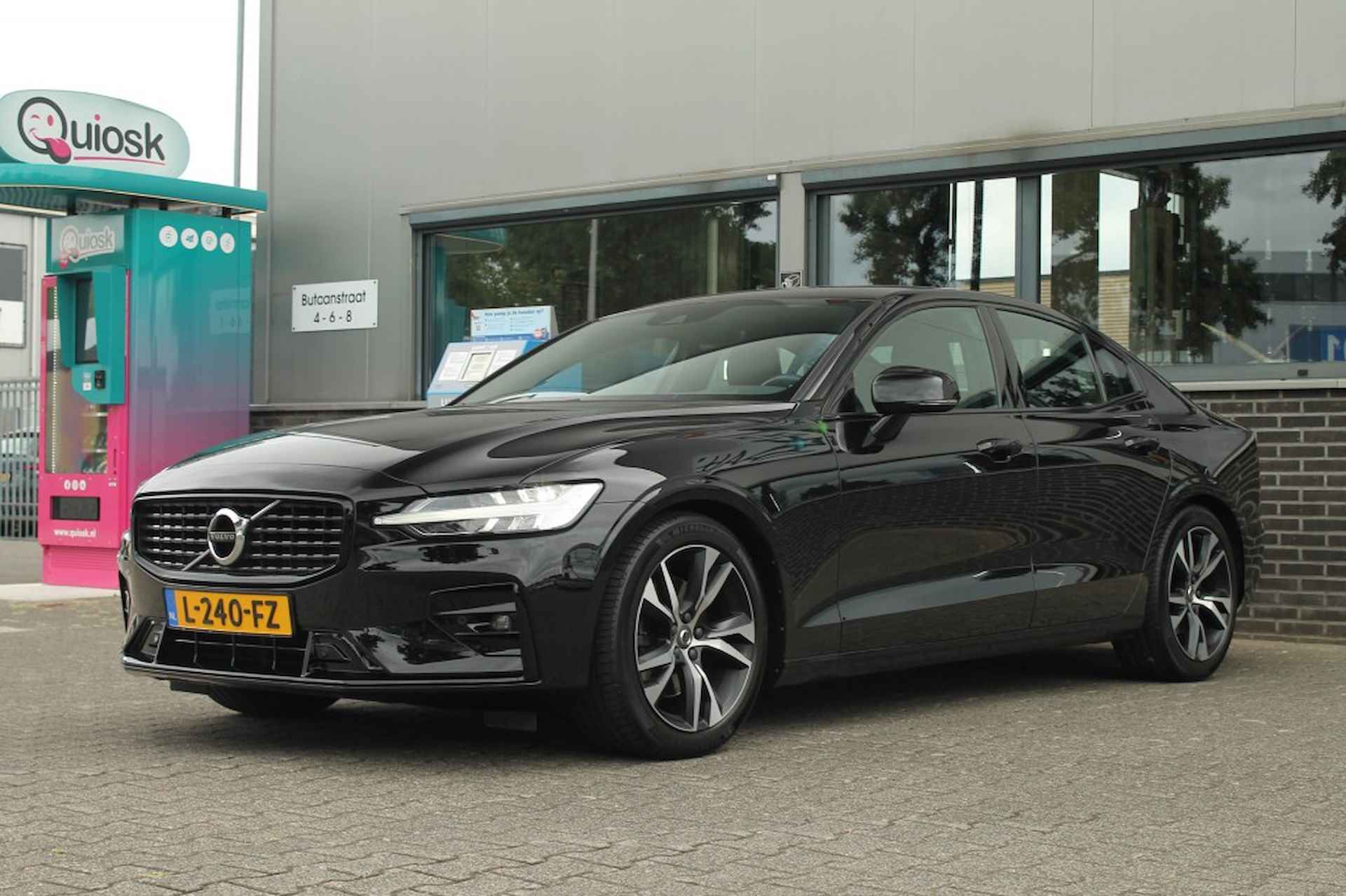 VOLVO S60 2.0 B4 R-Design - Pilot assist - Stoelverwarming - Trekhaak - 17/52