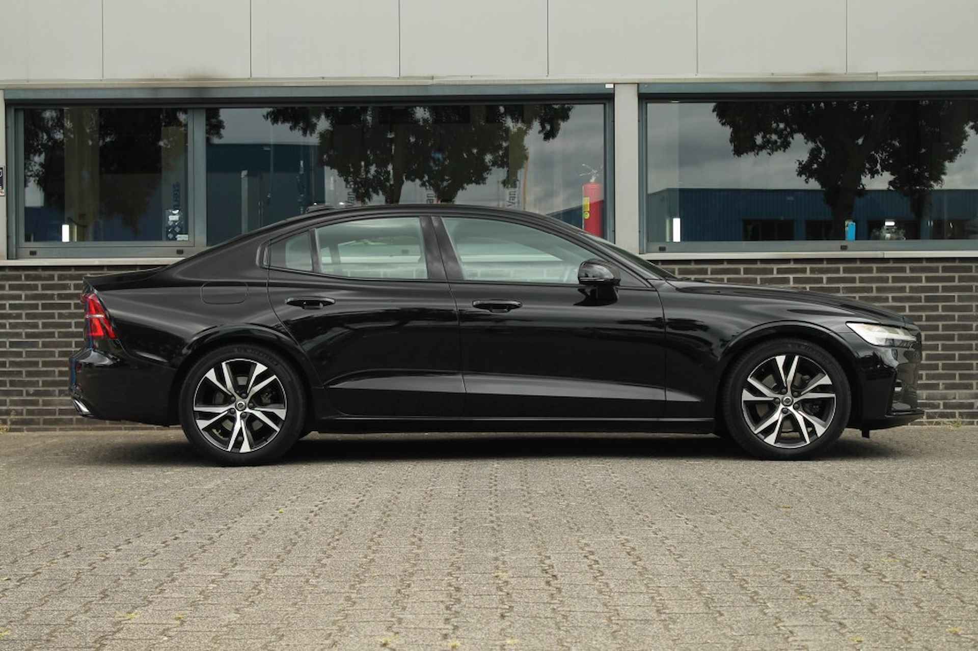 VOLVO S60 2.0 B4 R-Design - Pilot assist - Stoelverwarming - Trekhaak - 19/52