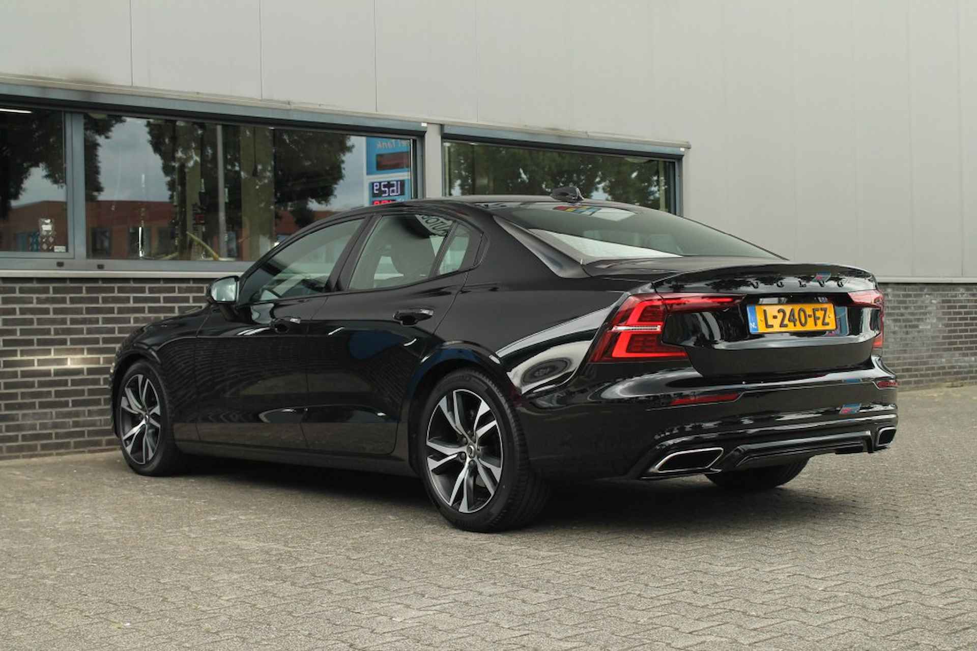 VOLVO S60 2.0 B4 R-Design - Pilot assist - Stoelverwarming - Trekhaak - 31/52