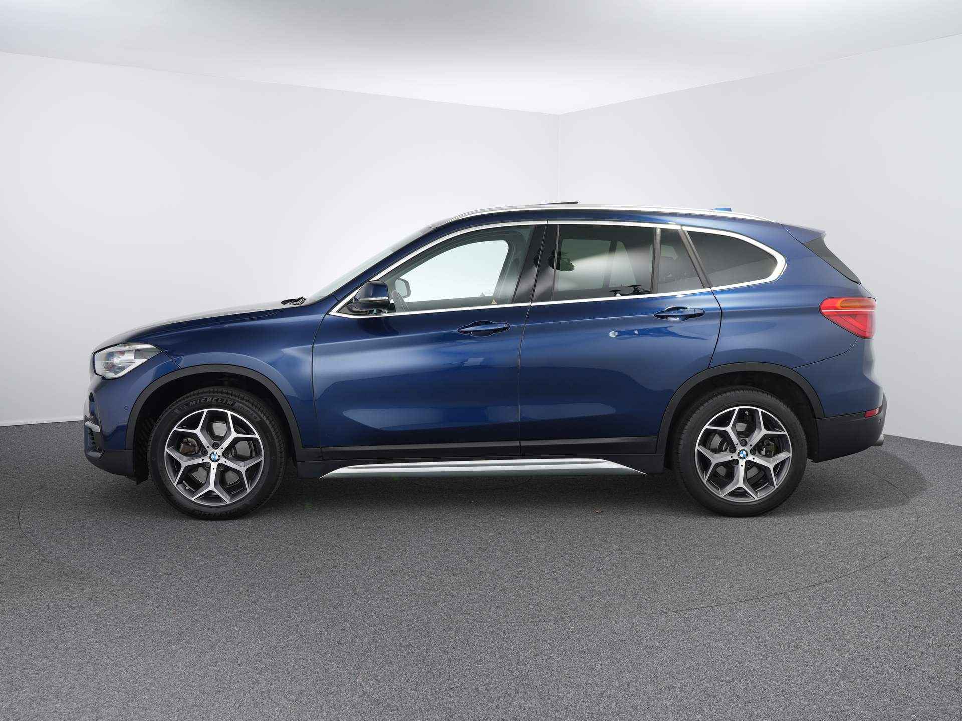 BMW X1 sDrive20i High Executive X-line | Automaat | Panoramadak | Navigatie | Stoelverwarming | - 5/32