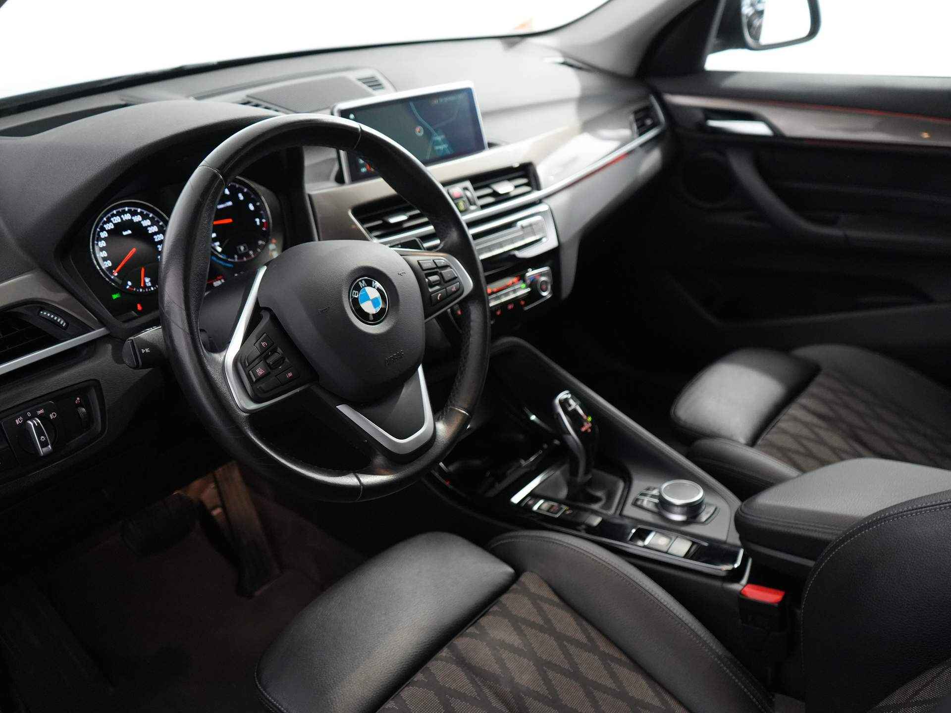 BMW X1 sDrive20i High Executive X-line | Automaat | Panoramadak | Navigatie | Stoelverwarming | - 20/32