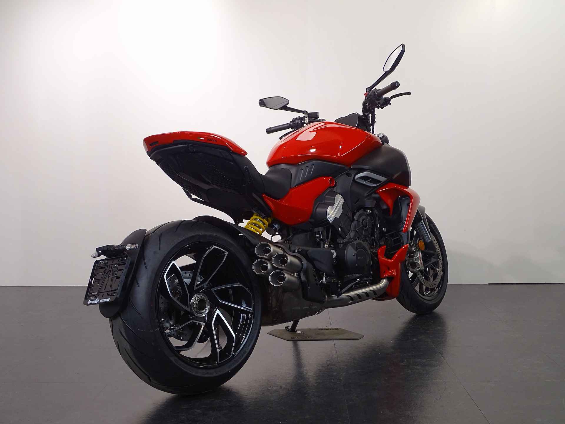 Ducati DIAVEL V4 - 11/12