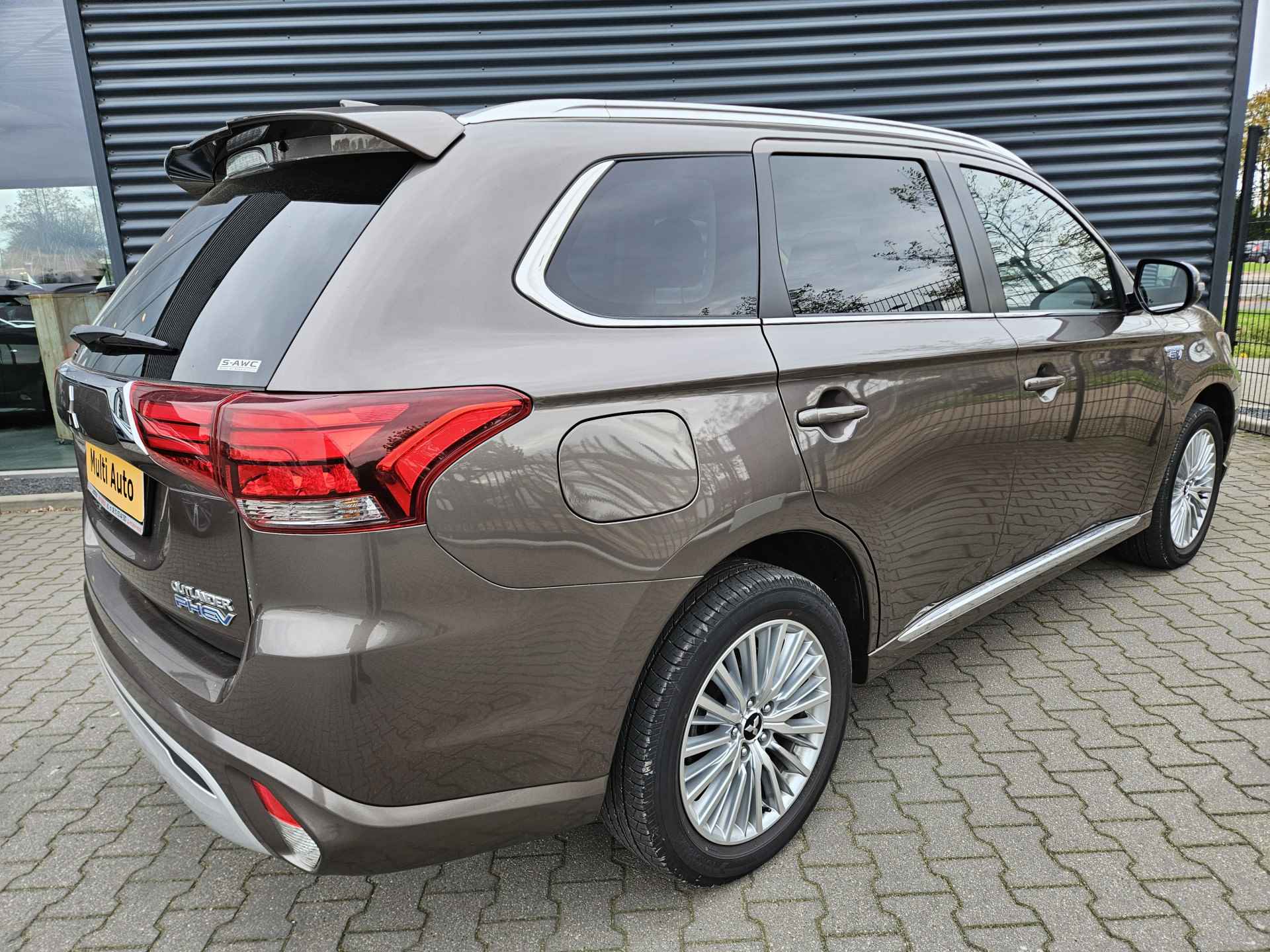 Mitsubishi Outlander 2.4 Intense+ Plug In Hybrid Dealer O.H PHEV | Alcantara Sportstoelen Verwarmd | Keyless | Apple Carplay | DAB | Cruise Control | - 4/16