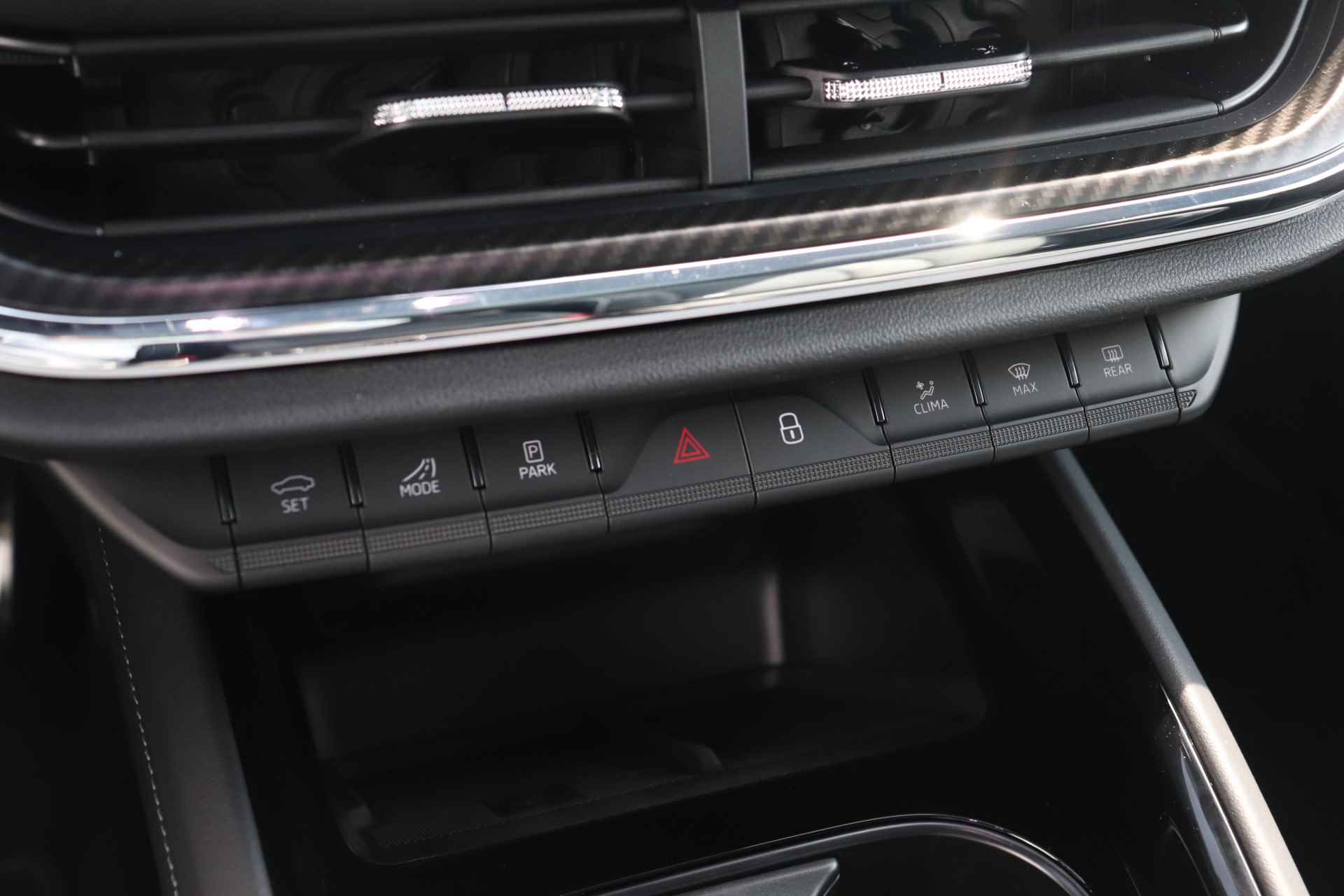 Škoda Enyaq 60 Sportline | Canton Sound | Panoramadak | Head-Up display | Stoelverwarming | Elektrische achterklep | Crystal face | 21 inch - 25/43