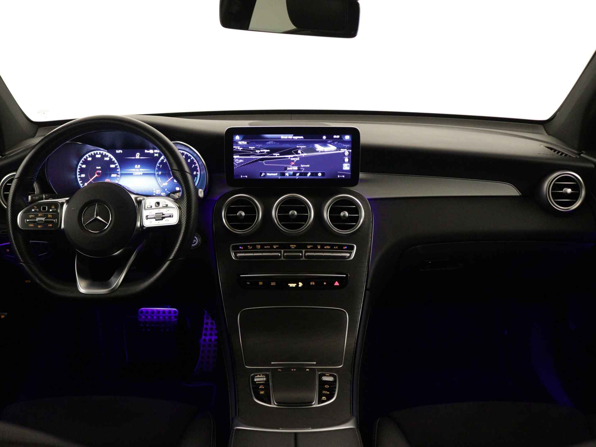 Mercedes-Benz GLC 300 e 4-MATIC AMG NIghtpakket | Schuifdak | Burmester audio | 360 gr Camera | Sfeerverlichting | Augmented reality | LED | Inclusief 24 maanden Mercedes-Benz Certified garantie voor Europa. - 5/40