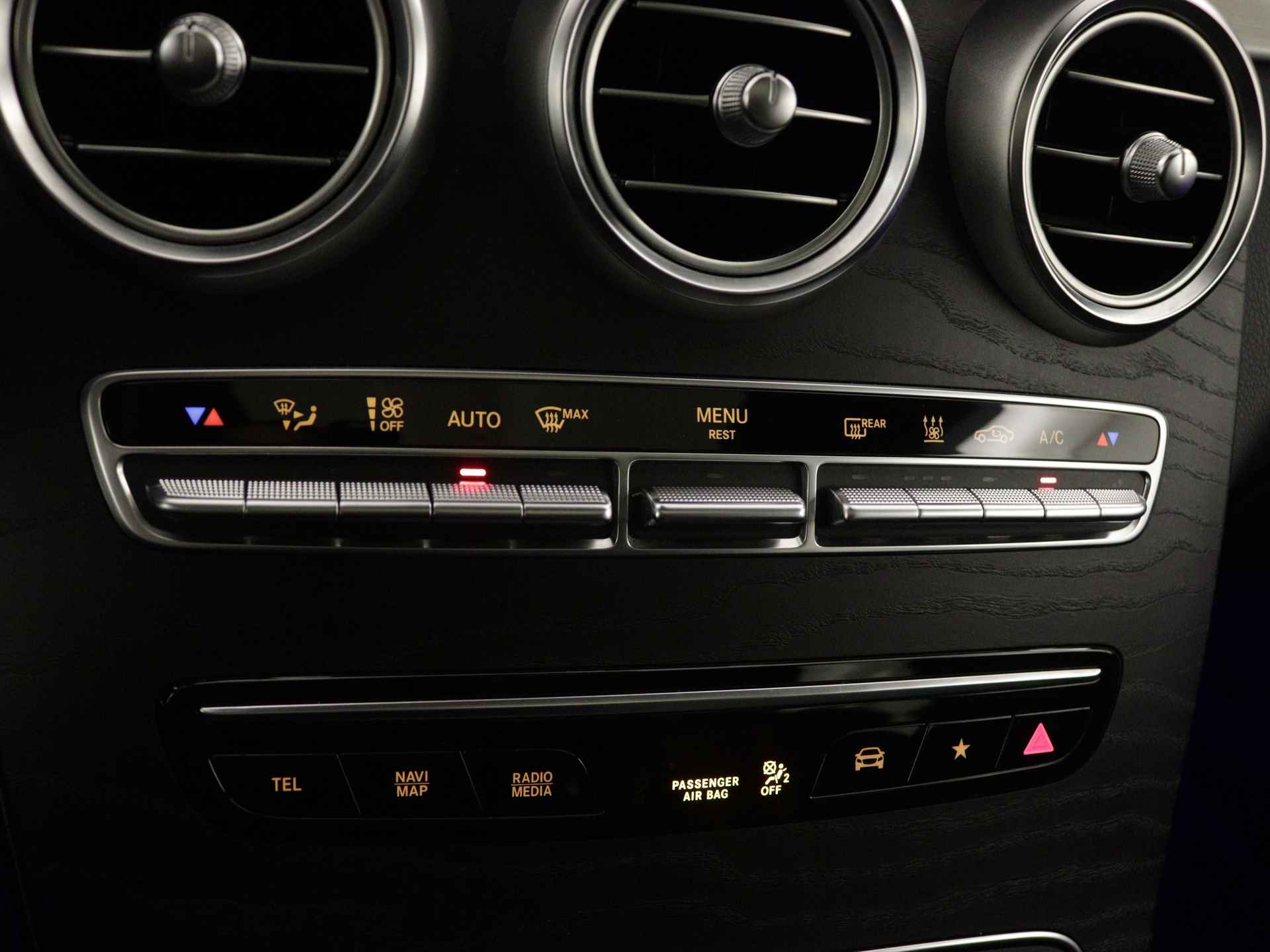 Mercedes-Benz GLC 300 e 4-MATIC AMG NIghtpakket | Schuifdak | Burmester audio | 360 gr Camera | Sfeerverlichting | Augmented reality | LED | Inclusief 24 maanden Mercedes-Benz Certified garantie voor Europa. - 10/40