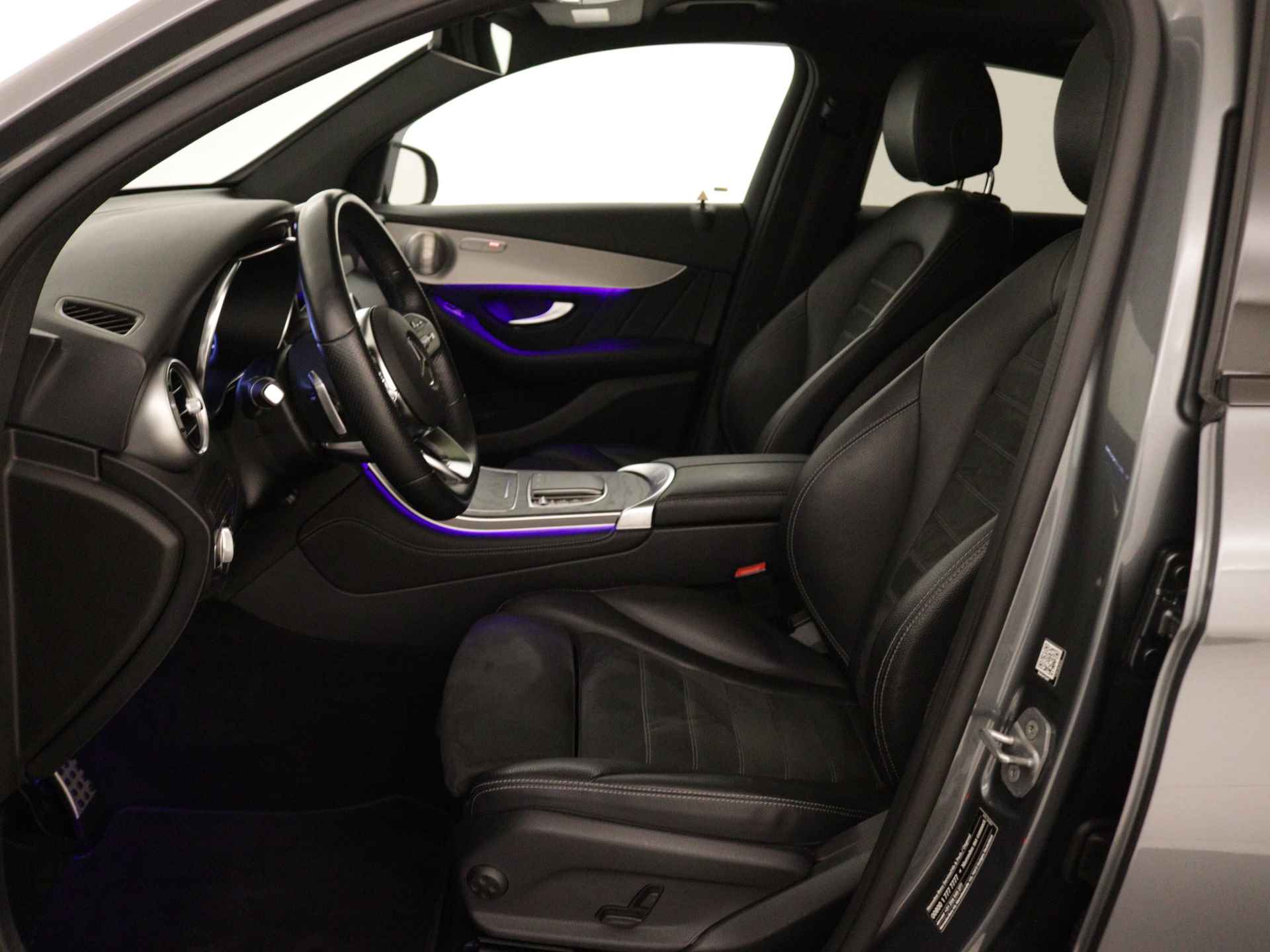 Mercedes-Benz GLC 300 e 4-MATIC AMG NIghtpakket | Schuifdak | Burmester audio | 360 gr Camera | Sfeerverlichting | Augmented reality | LED | Inclusief 24 maanden Mercedes-Benz Certified garantie voor Europa. - 16/40