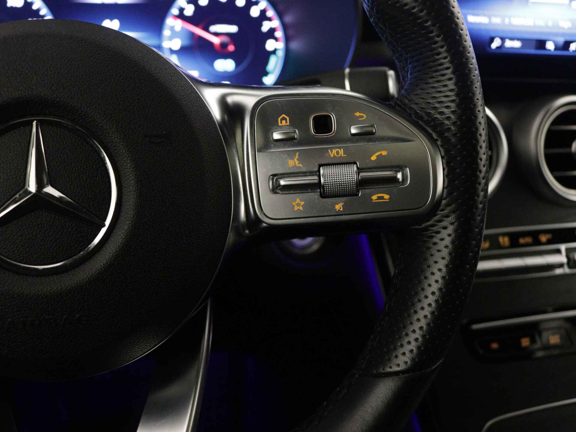 Mercedes-Benz GLC 300 e 4-MATIC AMG NIghtpakket | Schuifdak | Burmester audio | 360 gr Camera | Sfeerverlichting | Augmented reality | LED | Inclusief 24 maanden Mercedes-Benz Certified garantie voor Europa. - 20/40