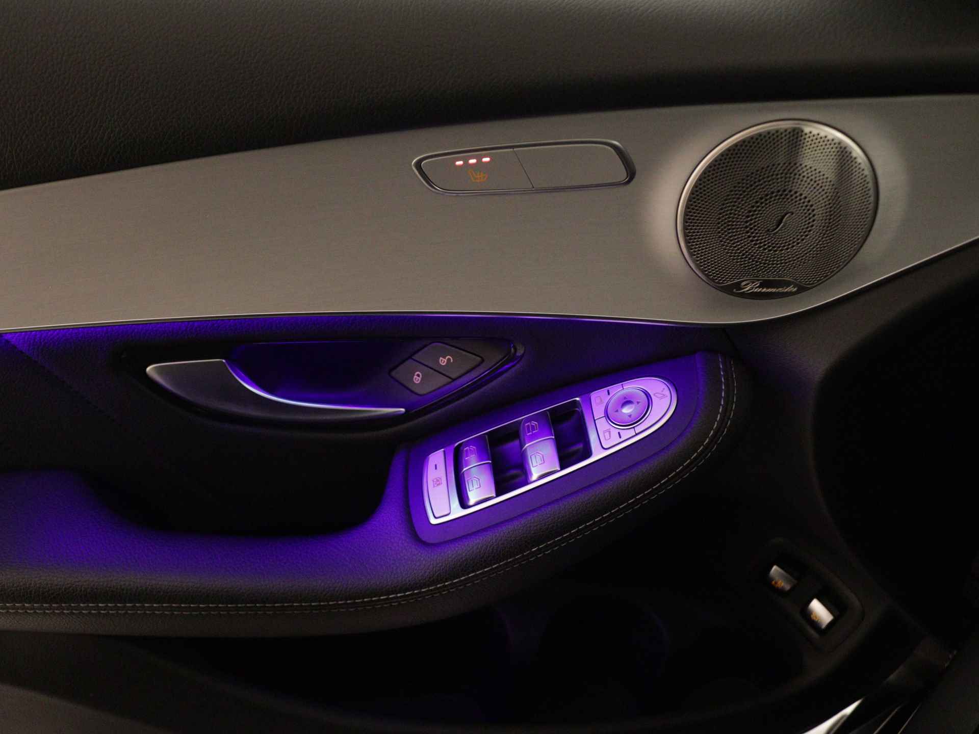 Mercedes-Benz GLC 300 e 4-MATIC AMG NIghtpakket | Schuifdak | Burmester audio | 360 gr Camera | Sfeerverlichting | Augmented reality | LED | Inclusief 24 maanden Mercedes-Benz Certified garantie voor Europa. - 28/40