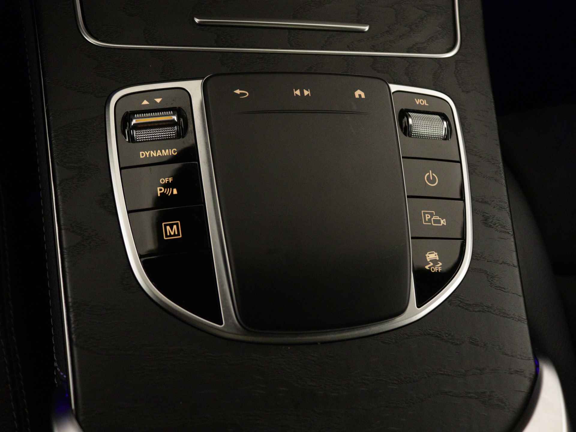 Mercedes-Benz GLC 300 e 4-MATIC AMG NIghtpakket | Schuifdak | Burmester audio | 360 gr Camera | Sfeerverlichting | Augmented reality | LED | Inclusief 24 maanden Mercedes-Benz Certified garantie voor Europa. - 30/40