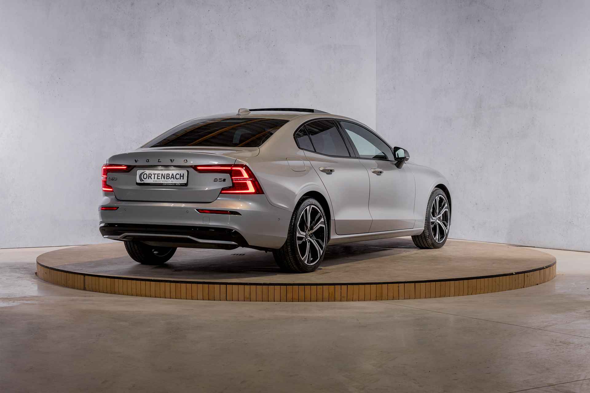 Volvo S60 2.0 B5 AWD Ultimate Dark | R-Design | Google | Apple carplay | Panorama | Memory stoelen | - 4/56