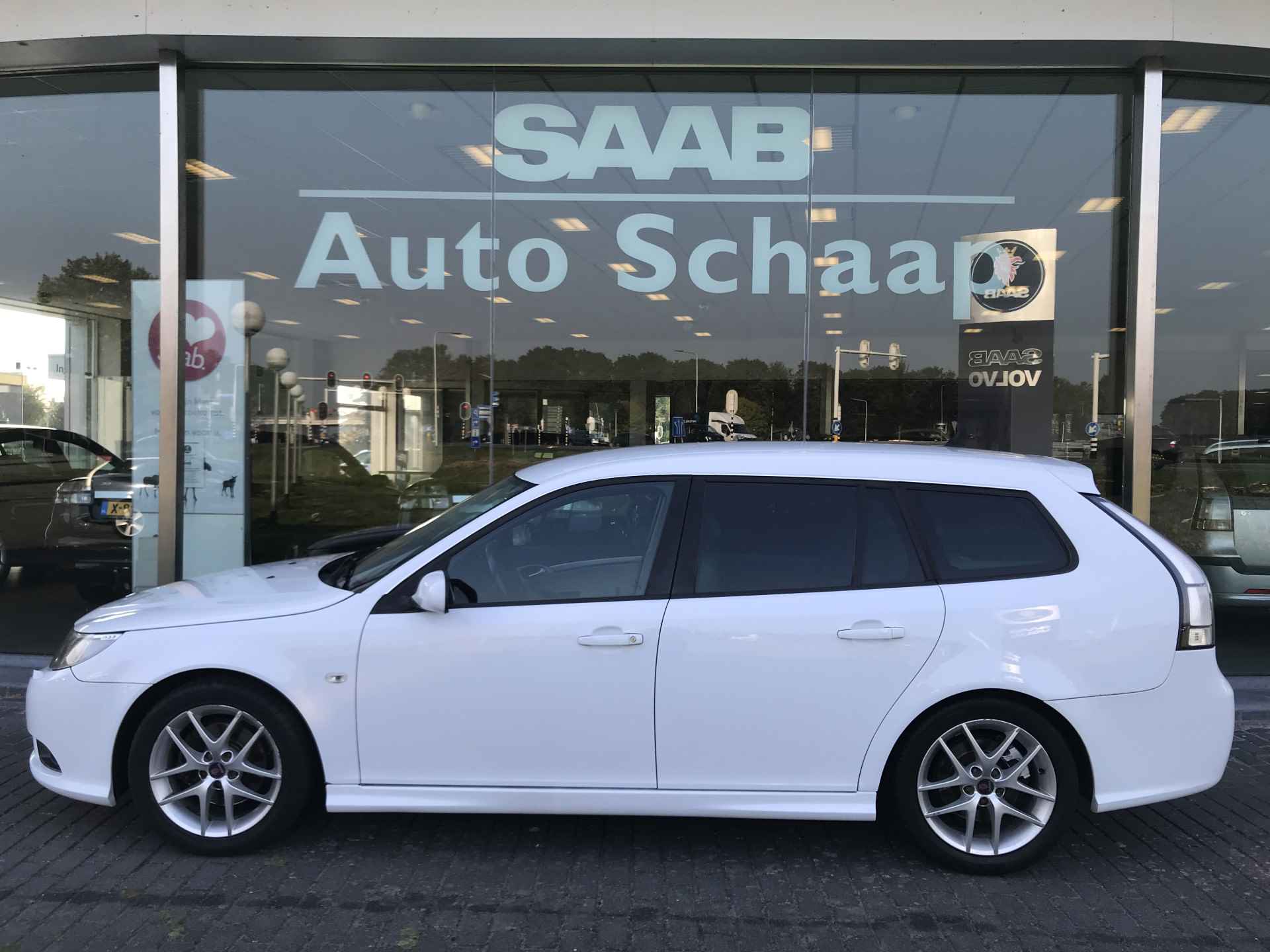 Saab 9-3 Estate 2.0t Vector Automaat | Rijklaar incl garantie | Xenon Stoelverwarming Trekhaak Xenon - 2/36