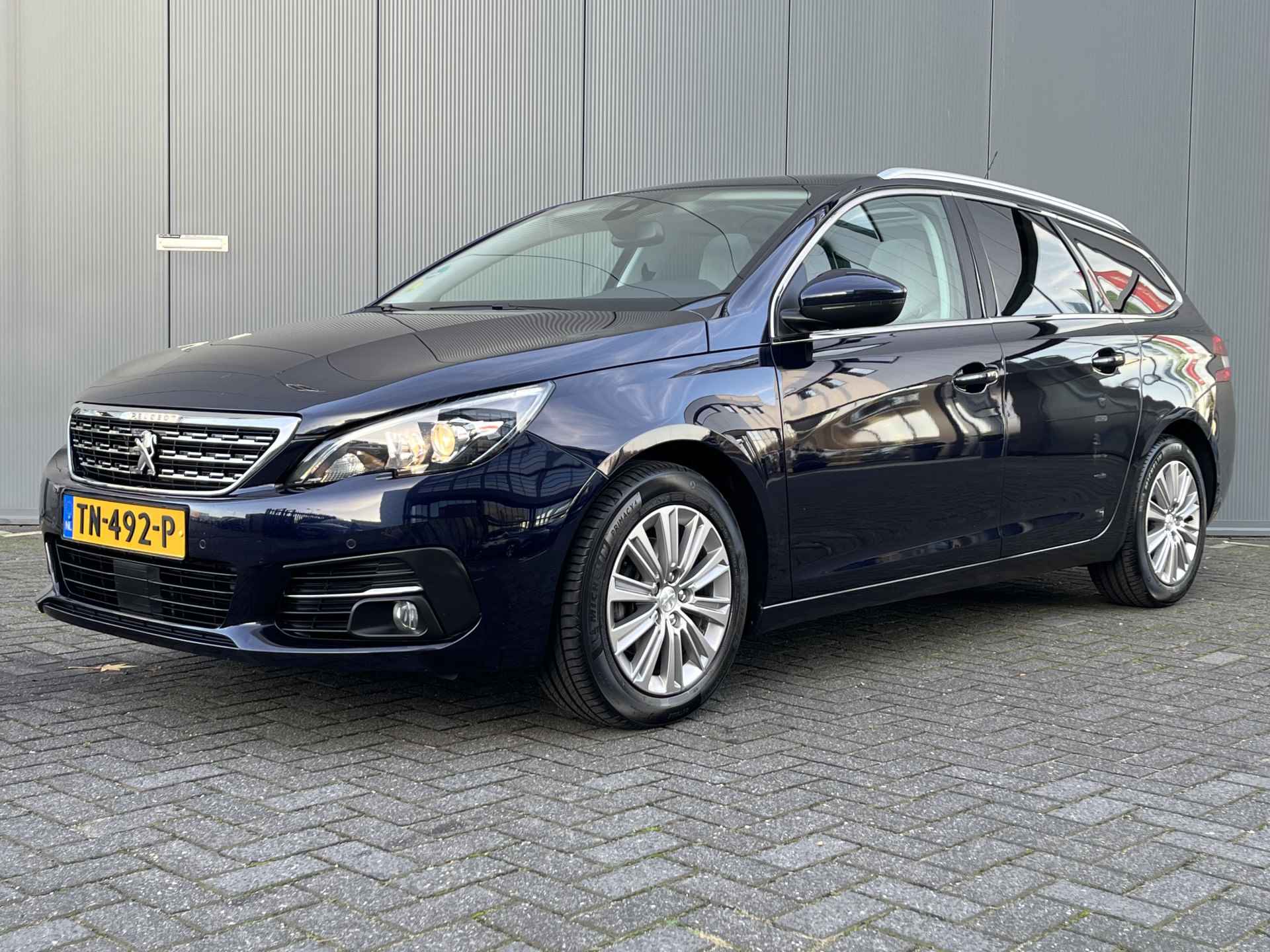 Peugeot 308 SW 1.5 HDi 130pk Premium Automaat | Led | Leder | Climate | Camera | Navigatie | Panoramadak | 16" Lichtmetaal | Premium Audio | - 2/30