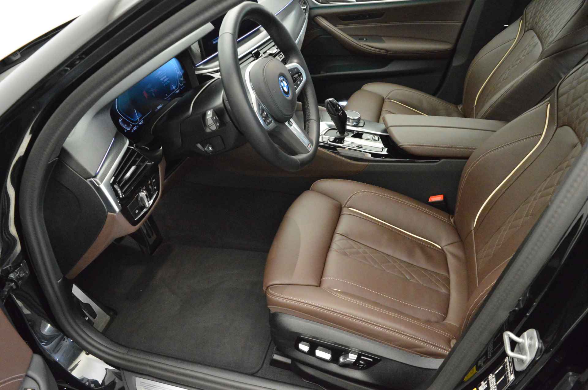 BMW 5 Serie 530e High Executive M Sport Automaat / Trekhaak / Active Cruise Control / Head-Up / Parking Assistant / Comfort Access / Comfortstoelen - 7/24