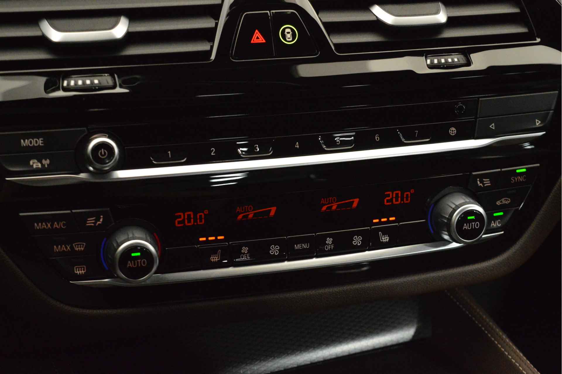 BMW 5 Serie 530e High Executive M Sport Automaat / Trekhaak / Active Cruise Control / Head-Up / Parking Assistant / Comfort Access / Comfortstoelen - 18/24