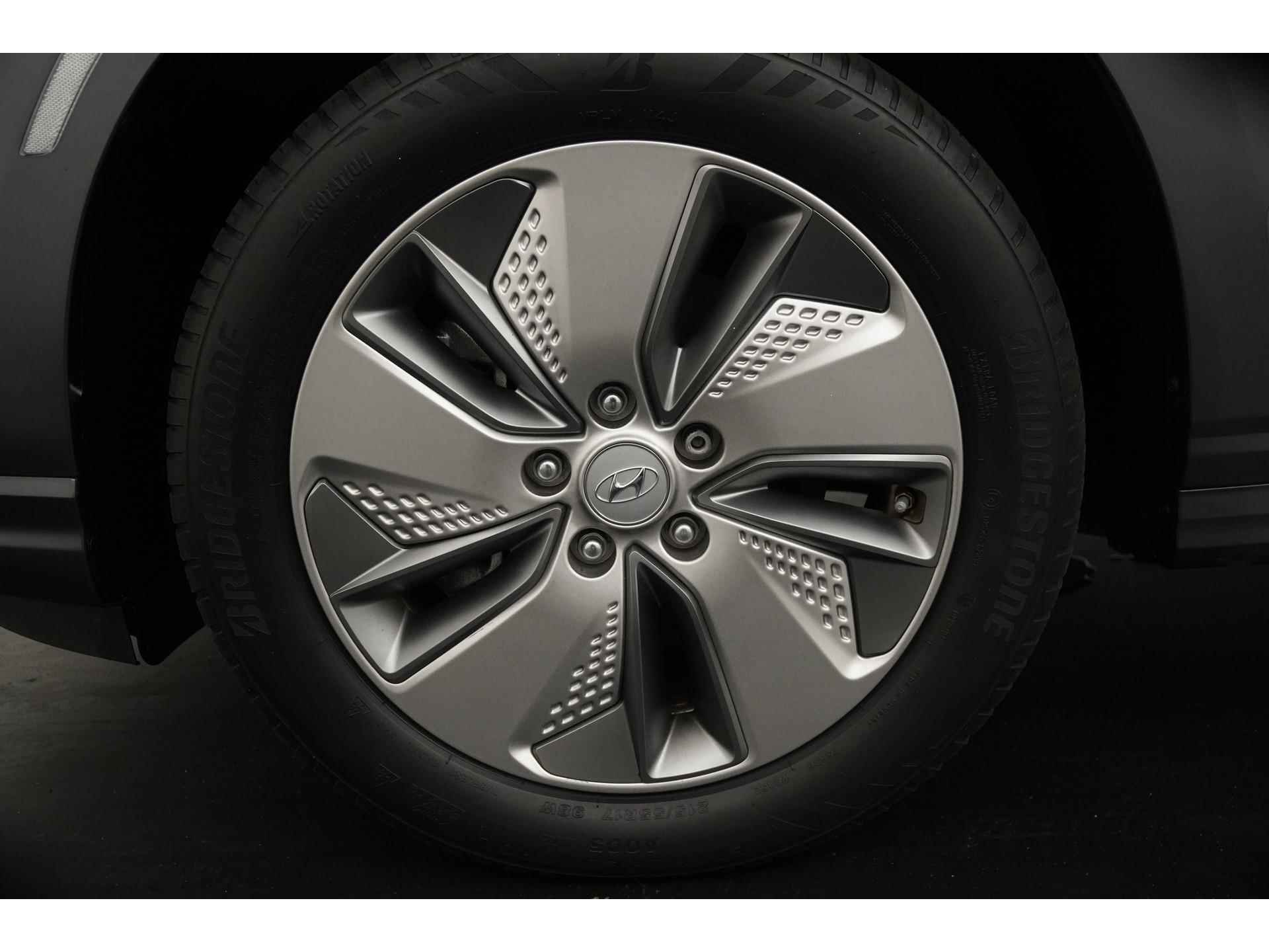 Hyundai KONA EV 39 kWh incl BTW | na subsidie 17945,- | Navigatie | Zondag Open! - 29/38