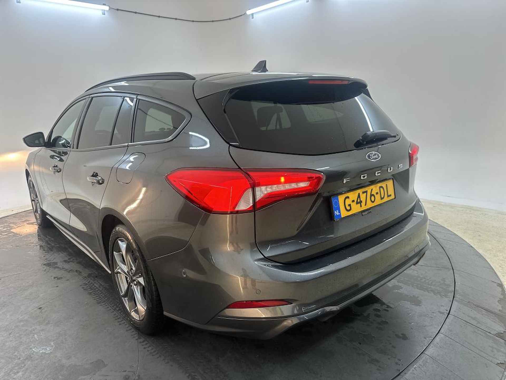 Ford Focus Wagon 1.5 EcoBoost ST Line Business Automaat | Trekhaak Wegklapbaar | Winter Pakket | Adaptive Cruise | B&O | Clima | Keyless | - 3/5