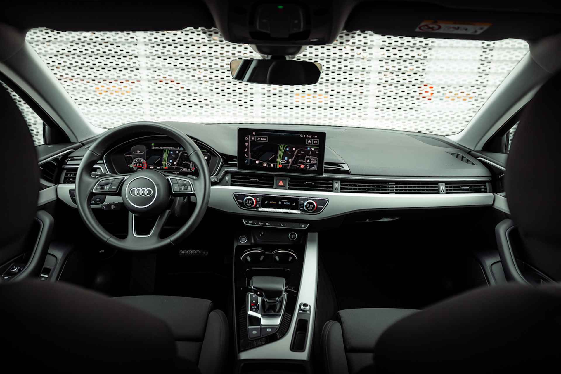 Audi A4 Avant 40 TFSI 204pk s-tronic Advanced Edition | Trekhaak | Allseason banden | MMI Navigatie plus | Sportstoelen | Parkeersensoren voor en achter - 17/30