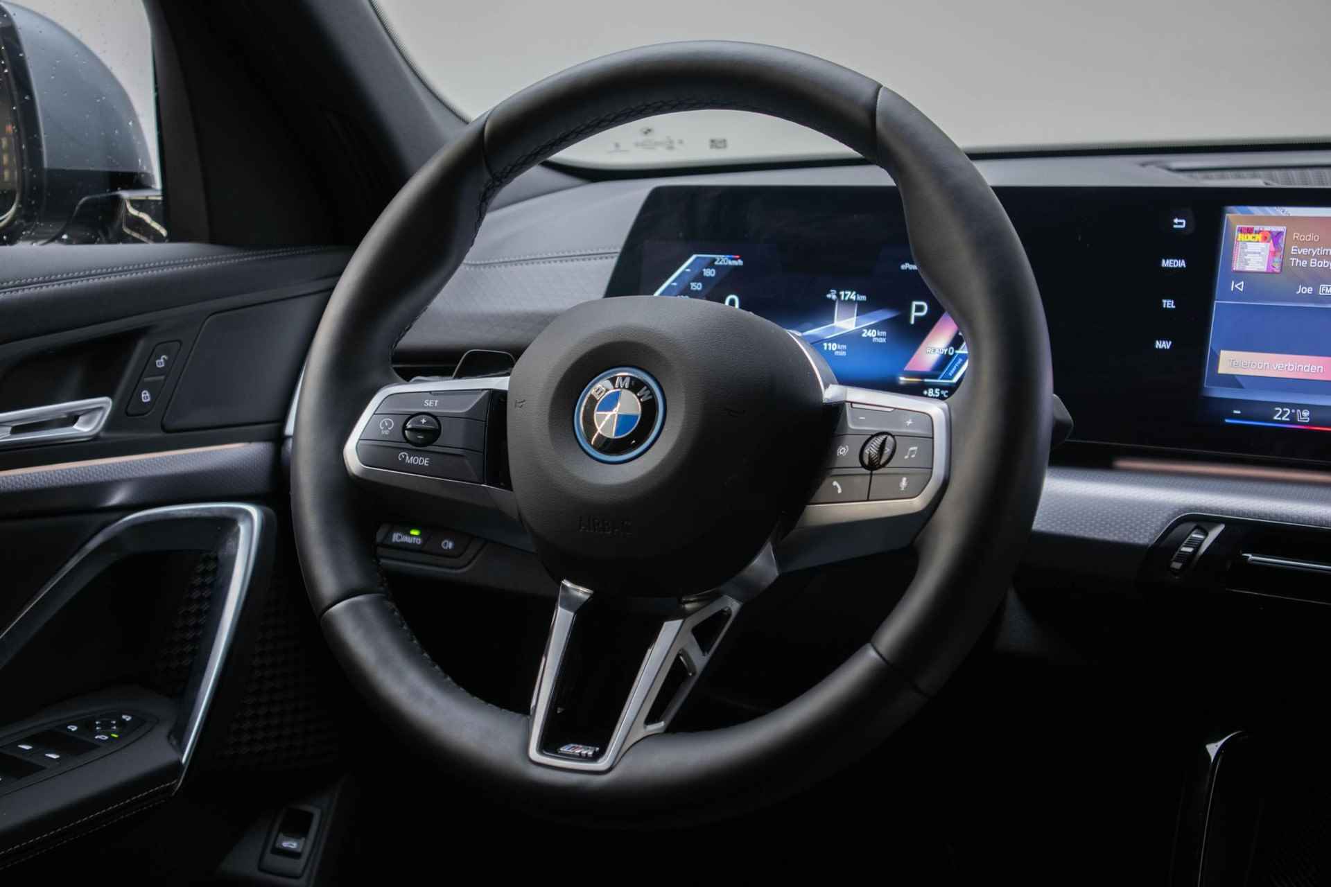 BMW iX2 xDrive30 67kWh | M-Sport | Premium Pack | Trekhaak | - 8/22