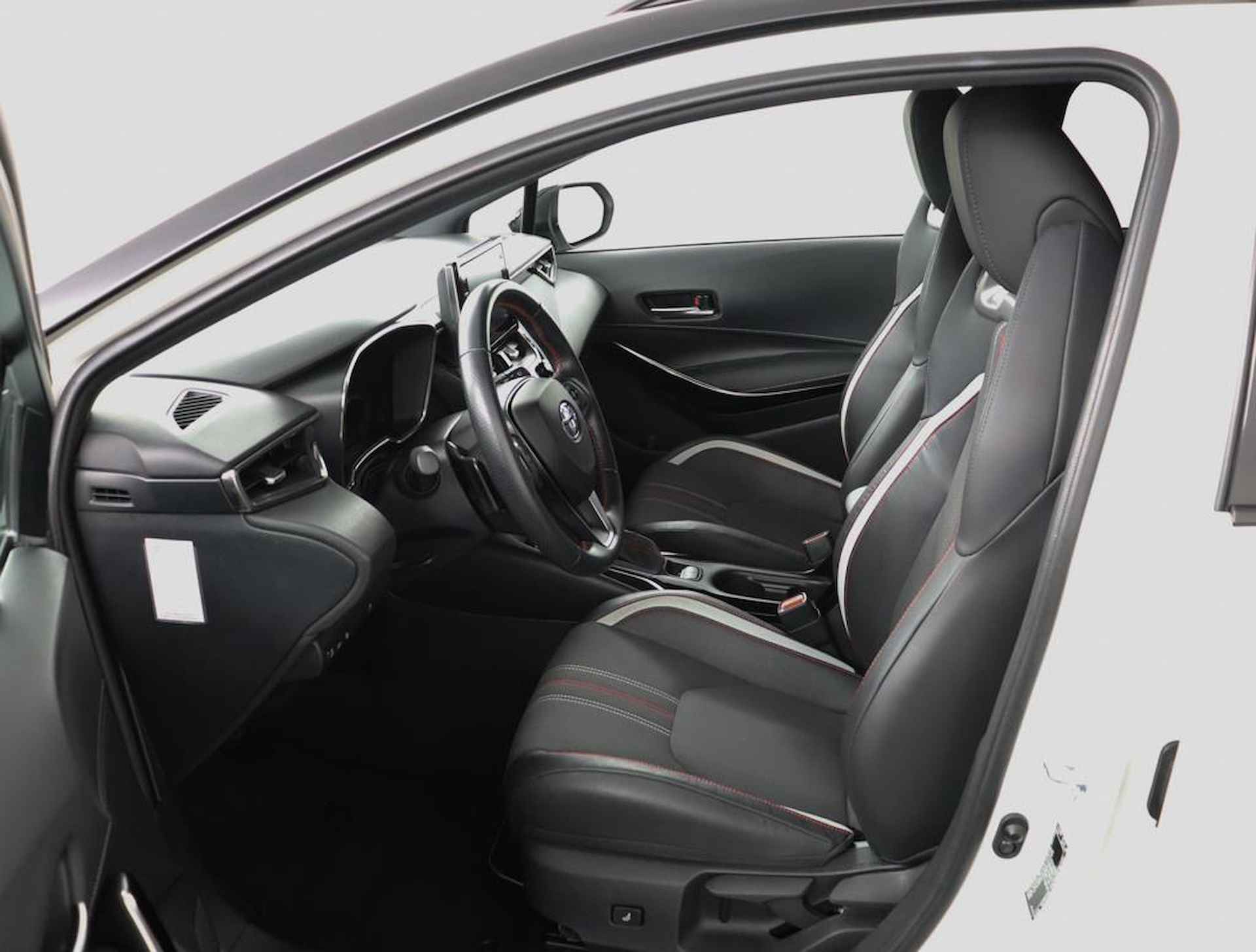Toyota Corolla Touring Sports 2.0 Hybrid GR-Sport | Parkeer sensoren | Trekhaak | All-Season banden | Apple carplay & Android auto | - 17/56