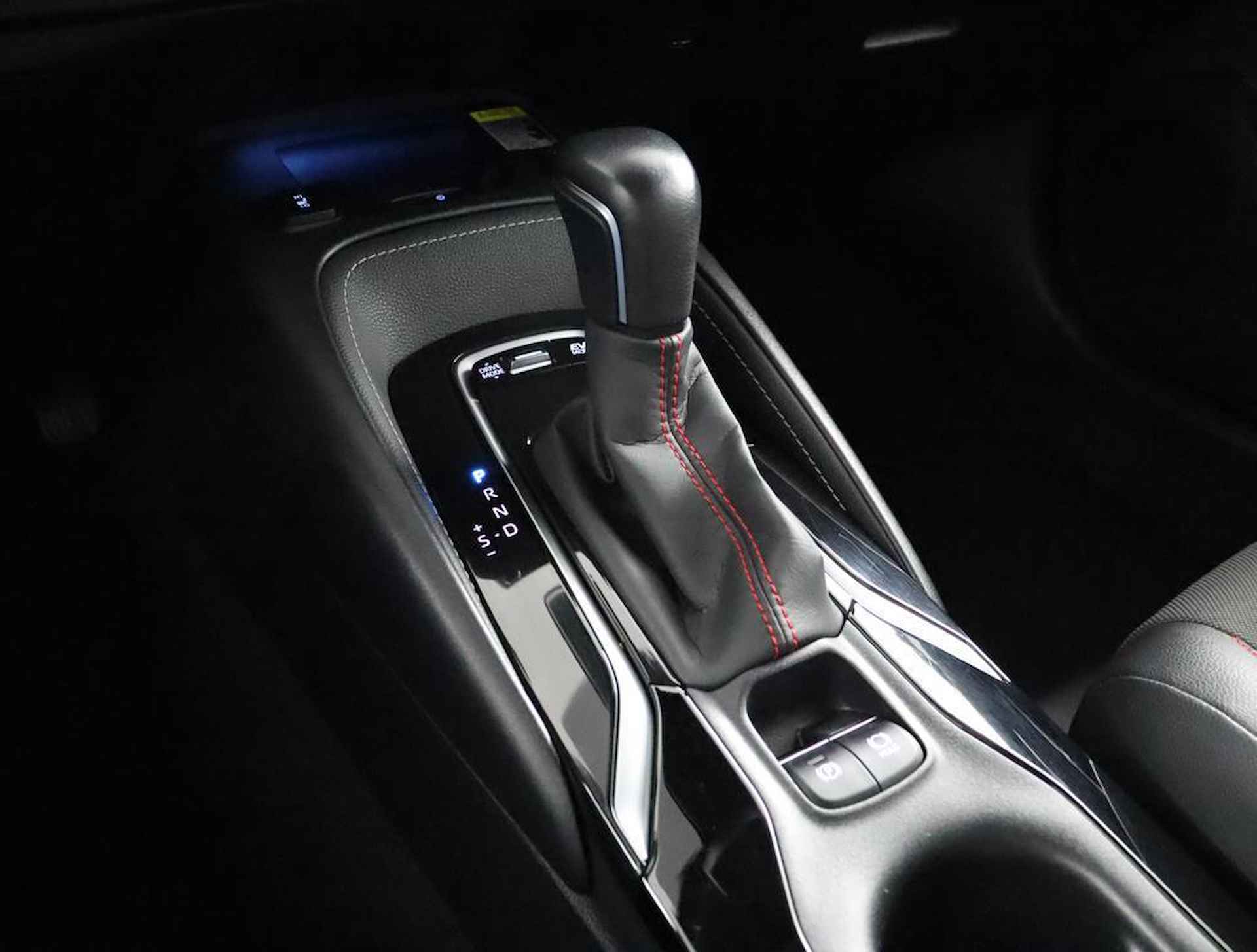 Toyota Corolla Touring Sports 2.0 Hybrid GR-Sport | Parkeer sensoren | Trekhaak | All-Season banden | Apple carplay & Android auto | - 26/56
