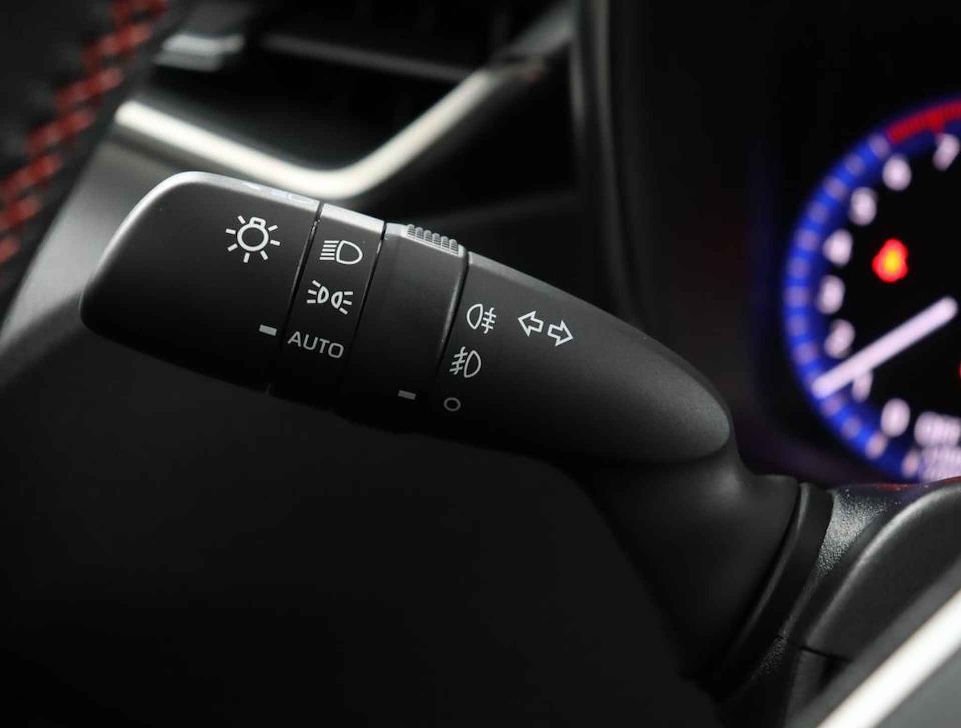 Toyota Corolla Touring Sports 2.0 Hybrid GR-Sport | Parkeer sensoren | Trekhaak | All-Season banden | Apple carplay & Android auto | - 29/56