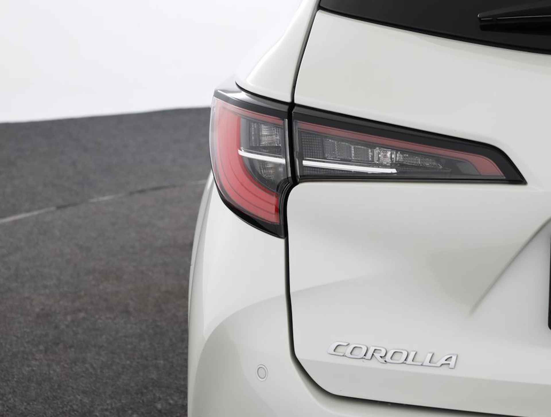 Toyota Corolla Touring Sports 2.0 Hybrid GR-Sport | Parkeer sensoren | Trekhaak | All-Season banden | Apple carplay & Android auto | - 41/56