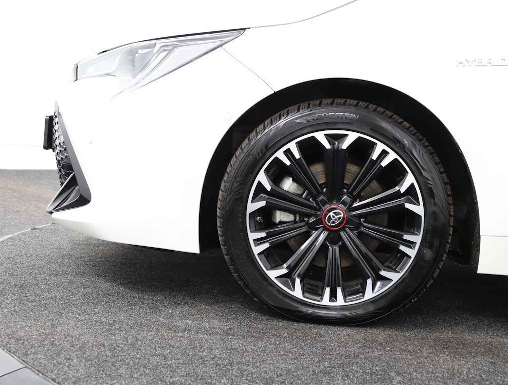 Toyota Corolla Touring Sports 2.0 Hybrid GR-Sport | Parkeer sensoren | Trekhaak | All-Season banden | Apple carplay & Android auto | - 45/56