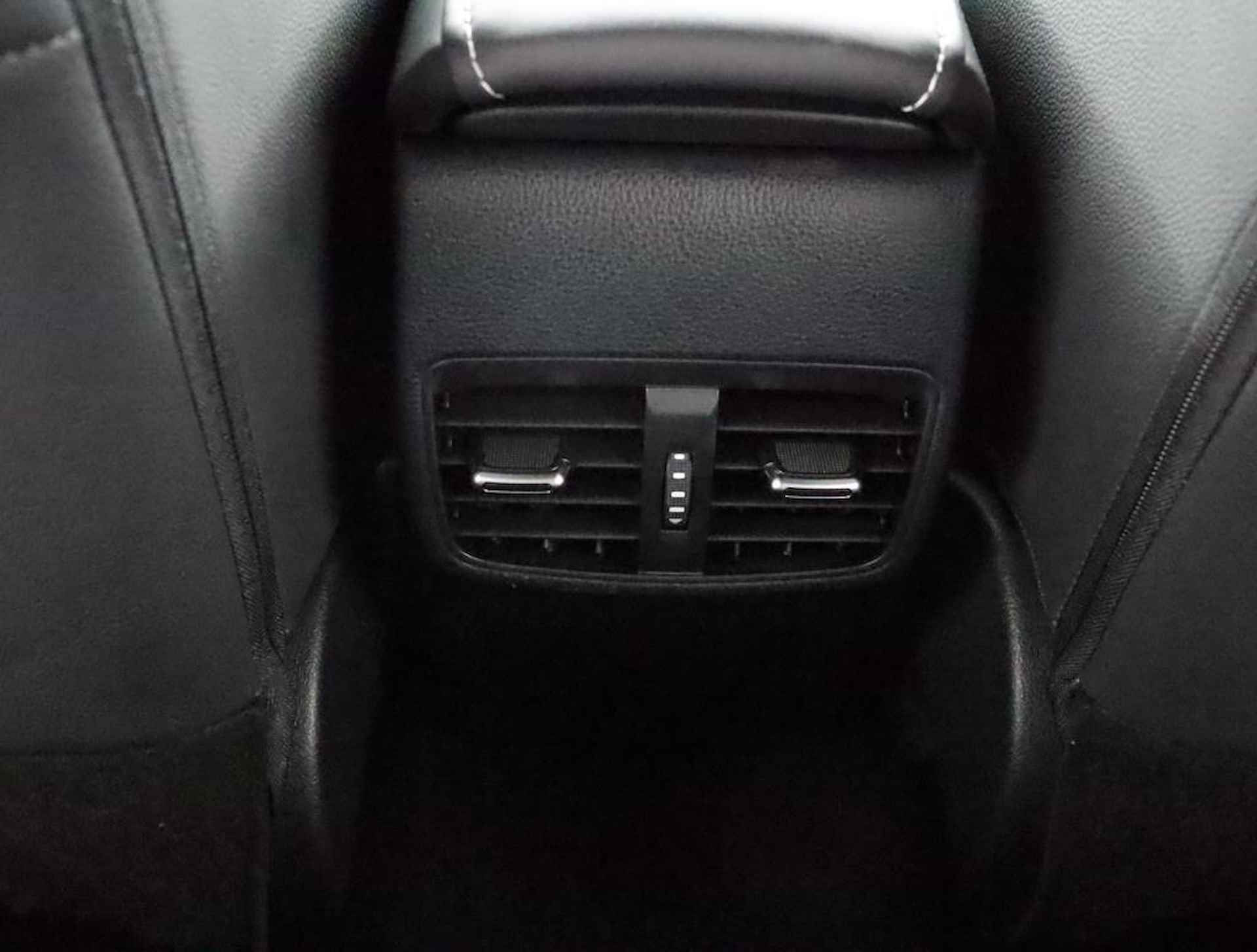 Toyota Corolla Touring Sports 2.0 Hybrid GR-Sport | Parkeer sensoren | Trekhaak | All-Season banden | Apple carplay & Android auto | - 48/56
