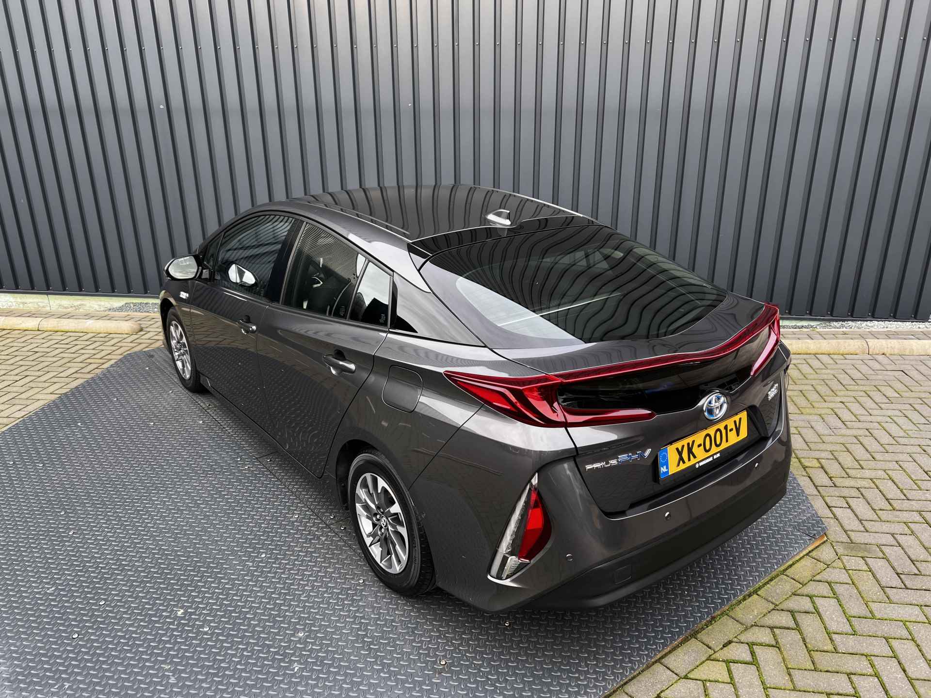 Toyota Prius 1.8 Plug-in Hybride Business Plus | JBL | Head Up | PDC V&A | Prijs Rijklaar!! - 33/40