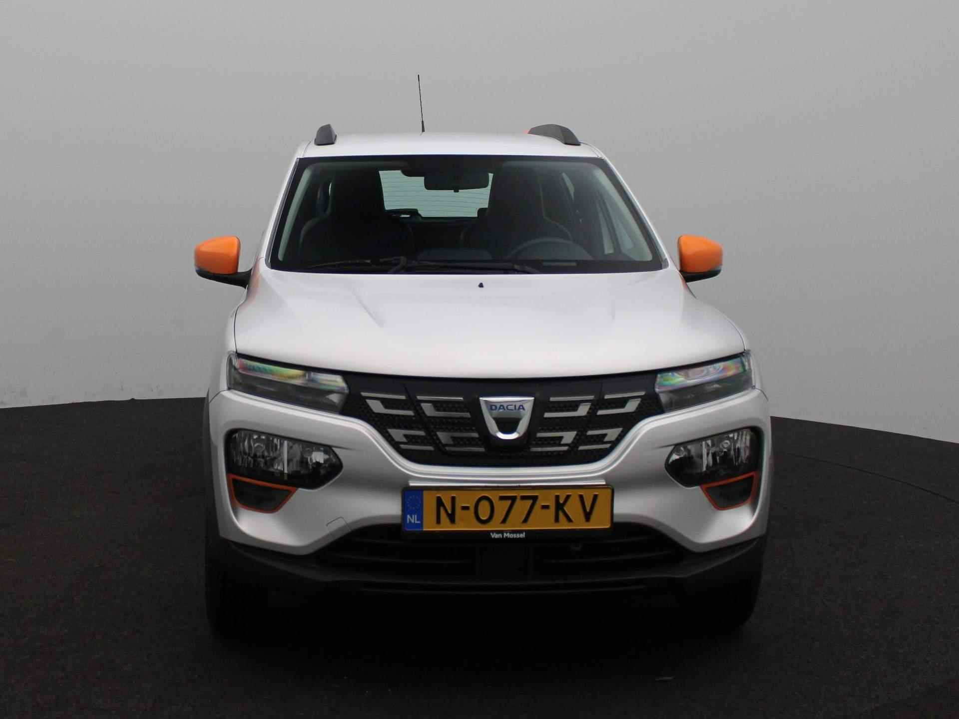 Dacia Spring Comfort Plus 27 kWh | 1e-Eig. | Orange Pack | Navi | Parkeersensoren | Cruise Control | - 3/26