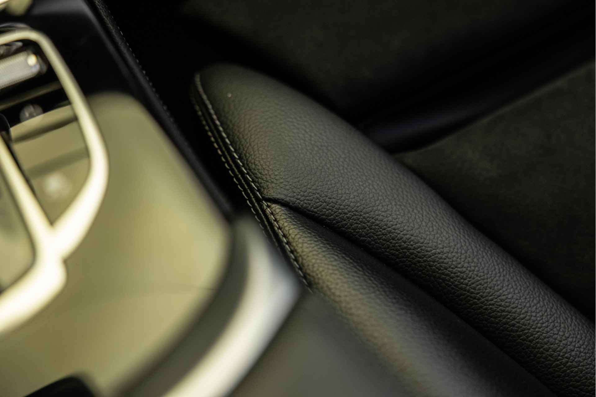 Mercedes-Benz GLC Coupé 250 4MATIC Premium | AMG | Schuifdak | 20" | 360 Camera | Keyless Go - 27/45