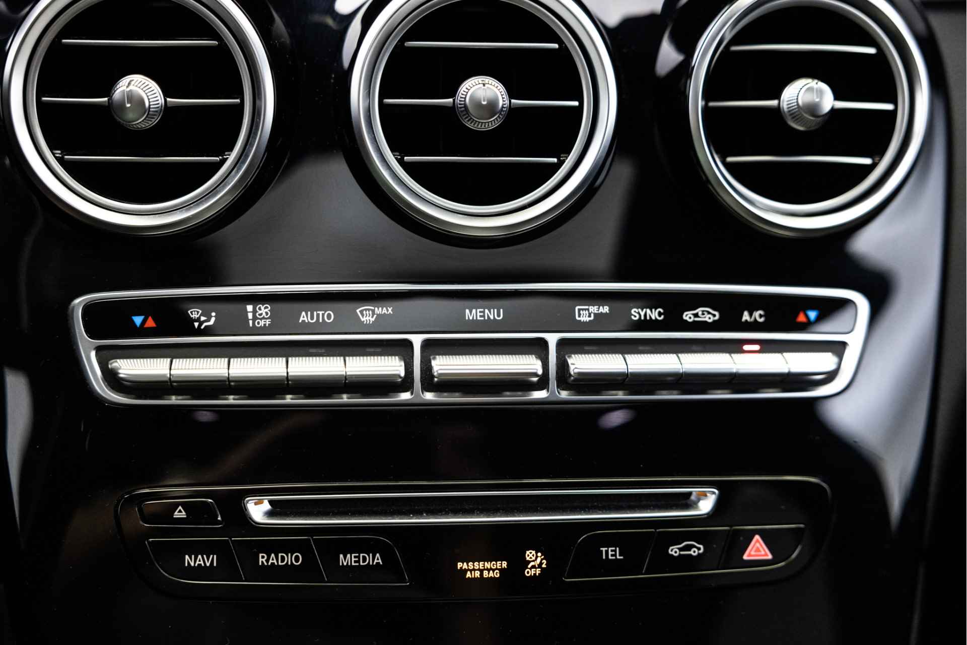 Mercedes-Benz GLC Coupé 250 4MATIC Premium | AMG | Schuifdak | 20" | 360 Camera | Keyless Go - 33/45