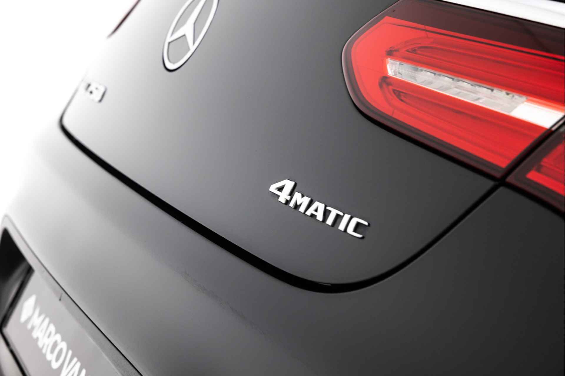 Mercedes-Benz GLC Coupé 250 4MATIC Premium | AMG | Schuifdak | 20" | 360 Camera | Keyless Go - 44/45