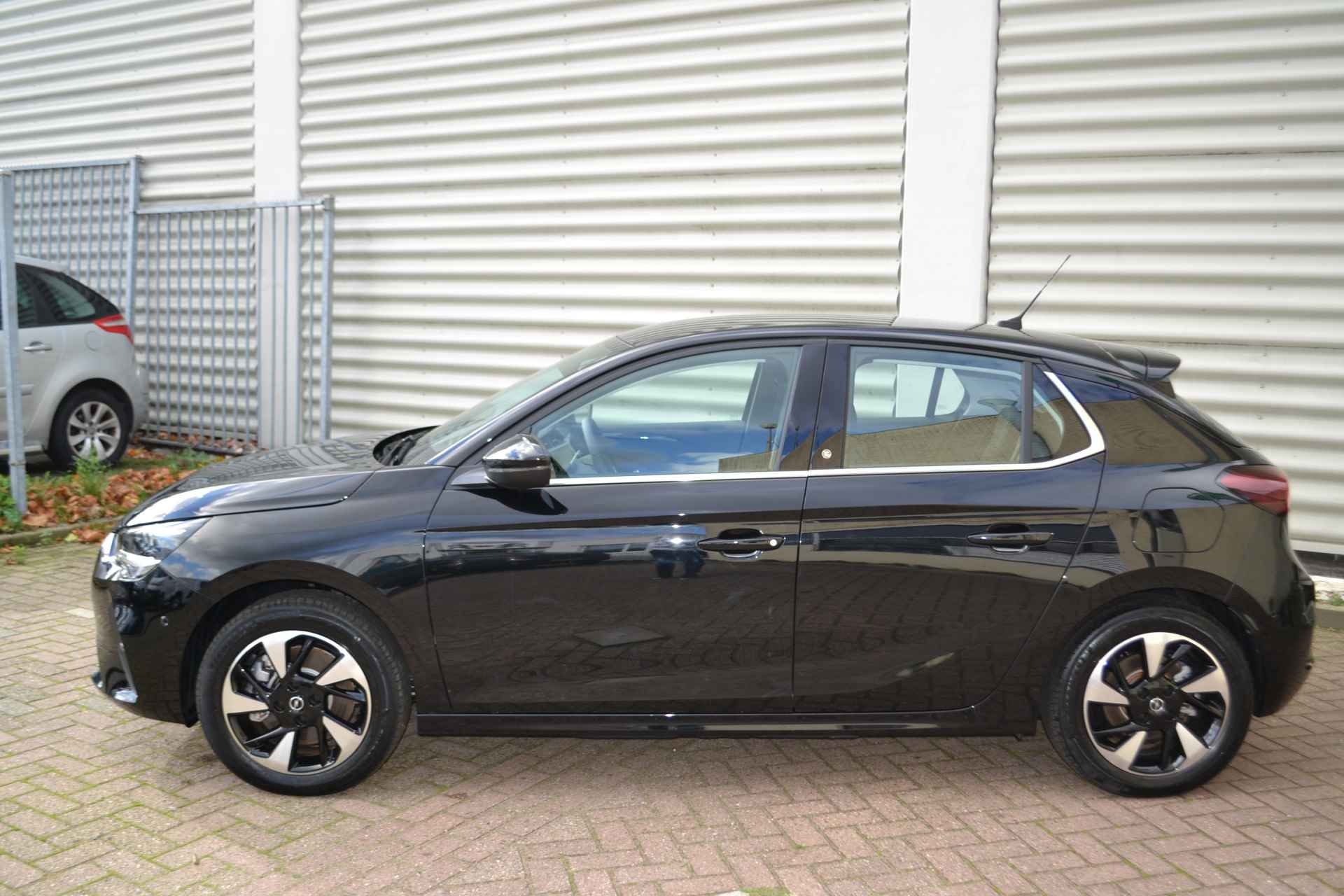 Opel CORSA-E Level 3 50 kWh/Navigatie/LM Velgen/Camera achter In staat van nieuw + € 11.197 onder de nieuwprijs met 1.295 km - 2/32