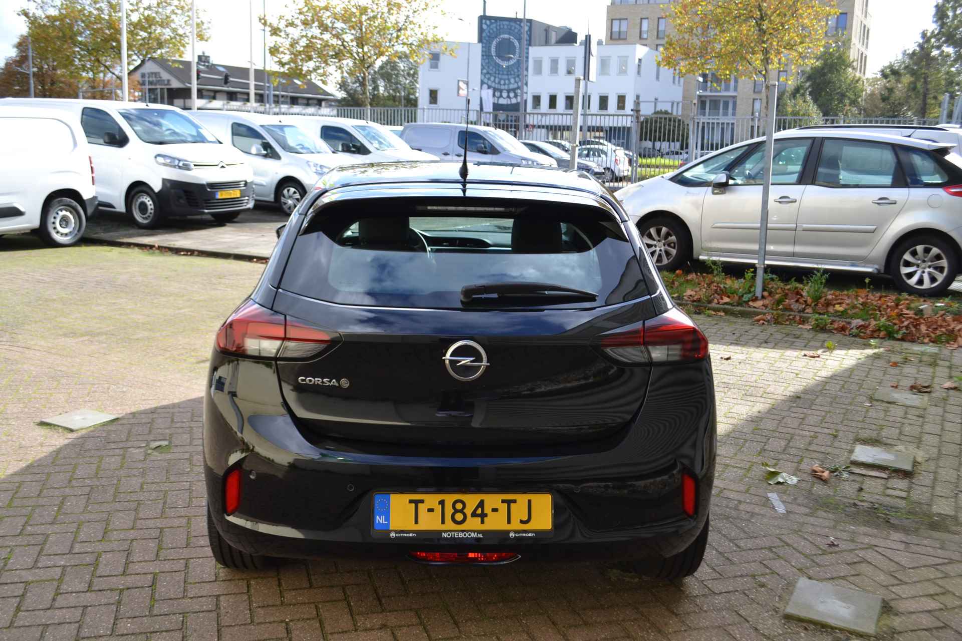 Opel CORSA-E Level 3 50 kWh/Navigatie/LM Velgen/Camera achter In staat van nieuw + € 11.197 onder de nieuwprijs met 1.295 km - 8/32