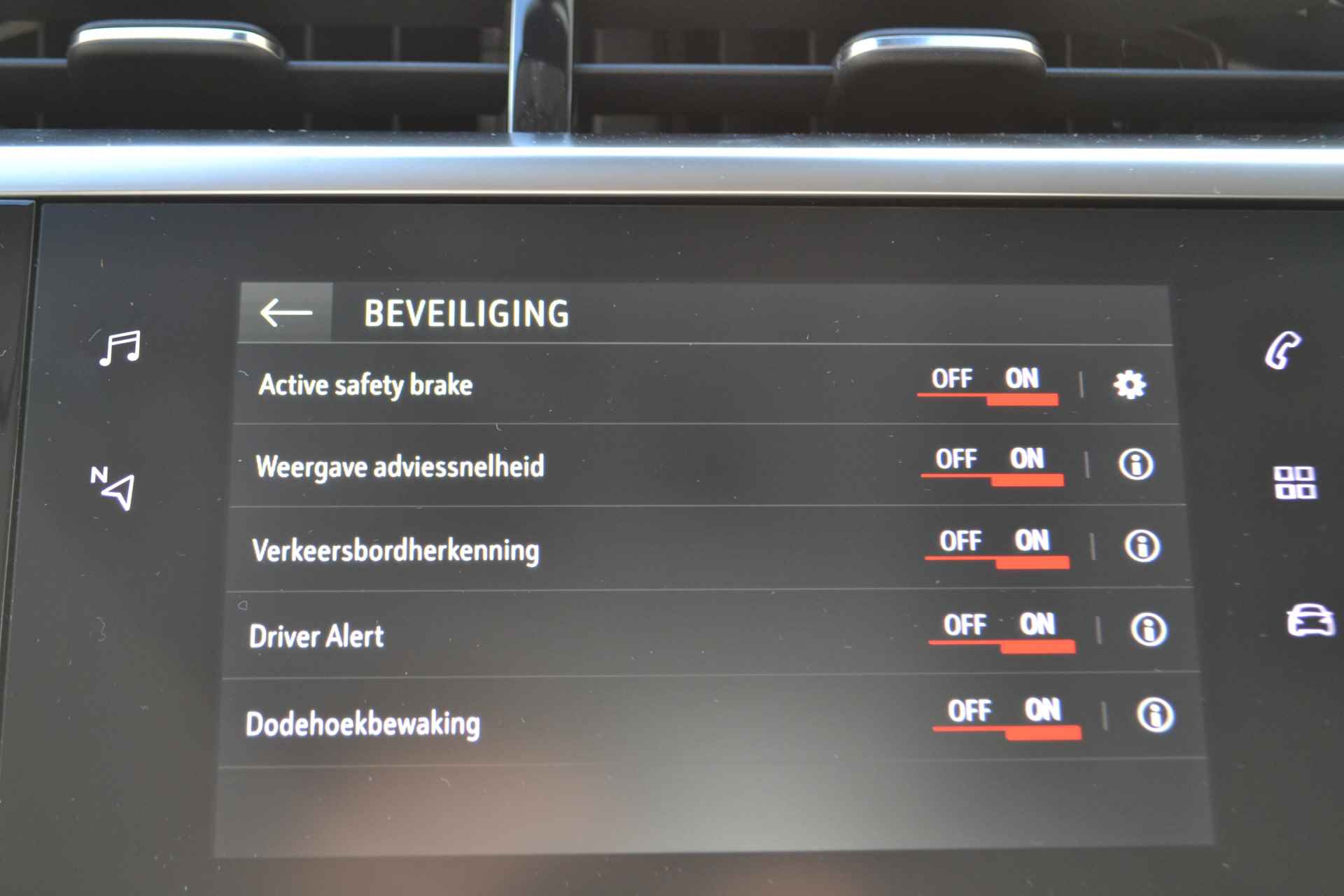 Opel CORSA-E Level 3 50 kWh/Navigatie/LM Velgen/Camera achter In staat van nieuw + € 11.197 onder de nieuwprijs met 1.295 km - 22/32